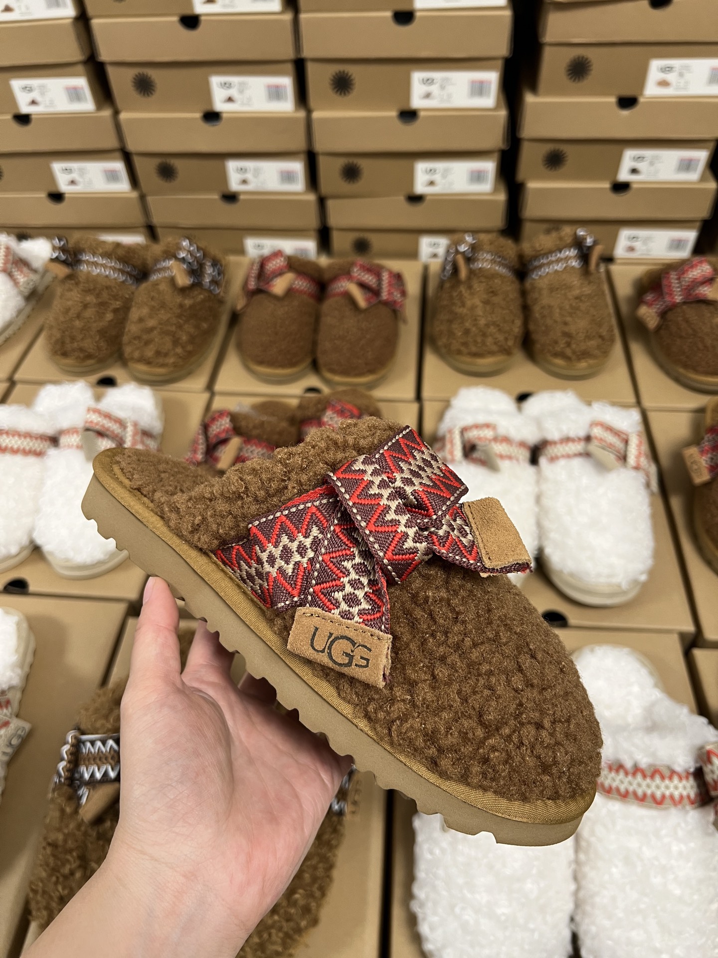 UGG Max Curly Fur Slippers - cnluxepick