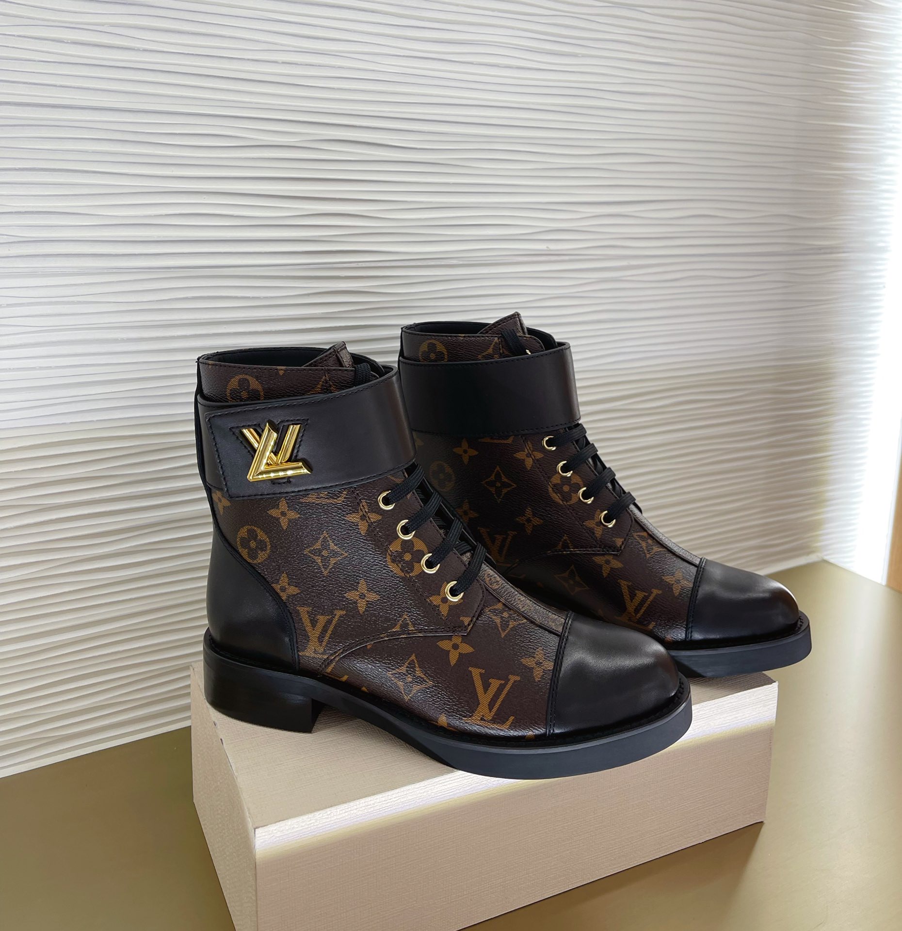 Louis Vuitton Wonderland Flat Ranger 1A2Q3Q Brown