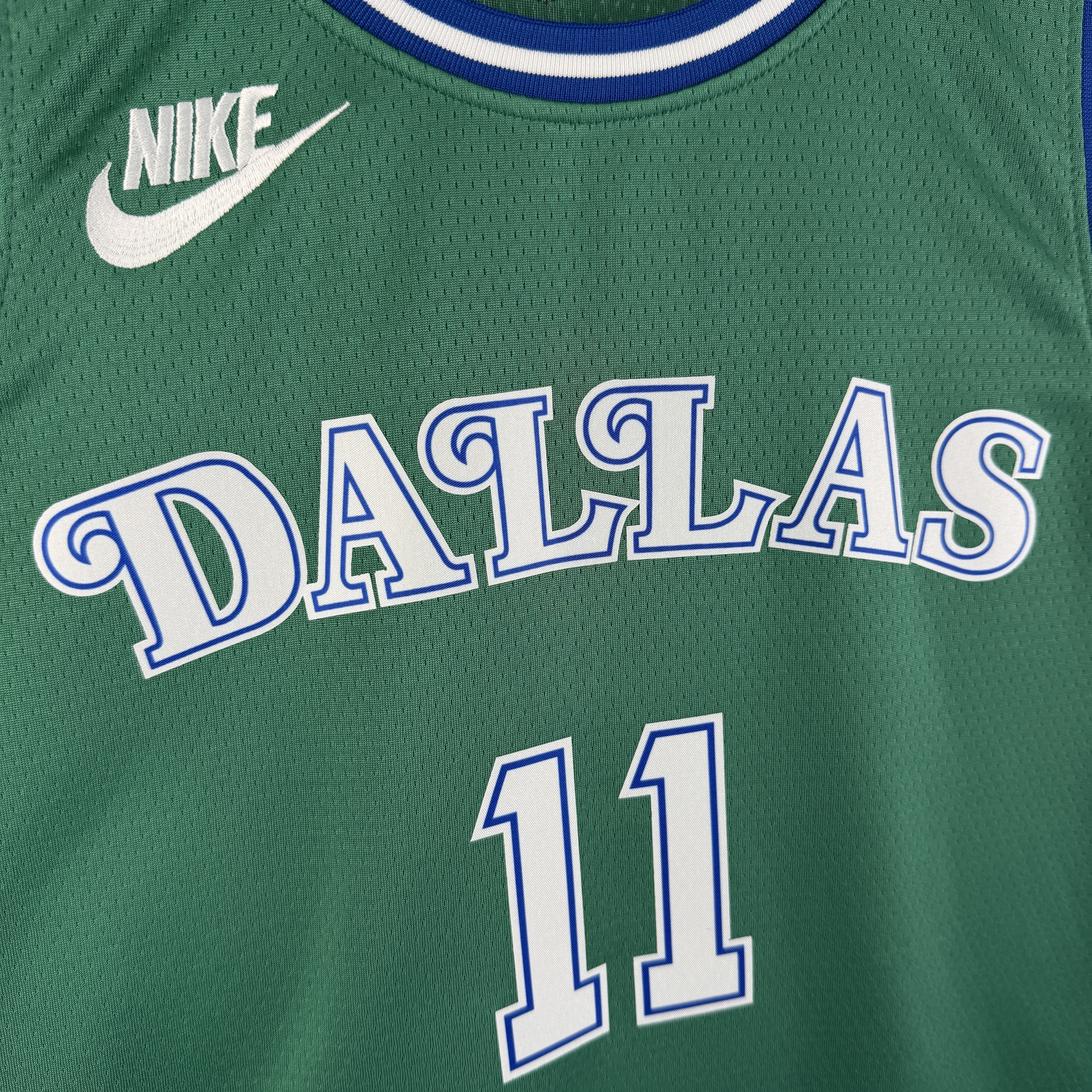 26 Season Mavericks Retro No.11