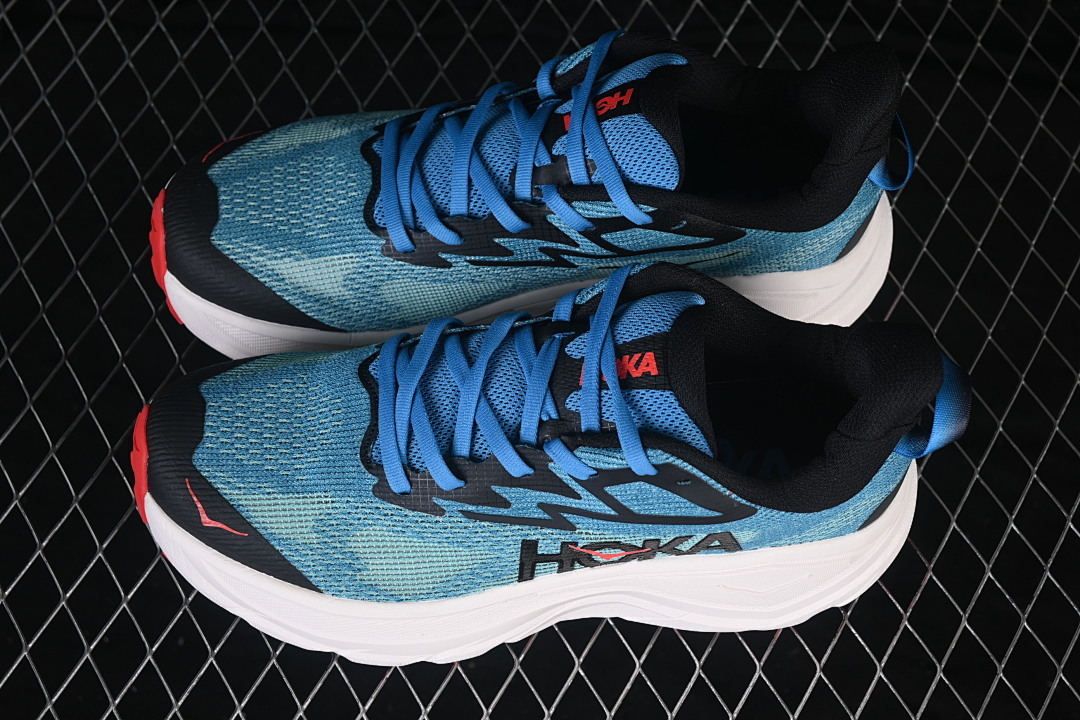 HOKA One One Challenger 8