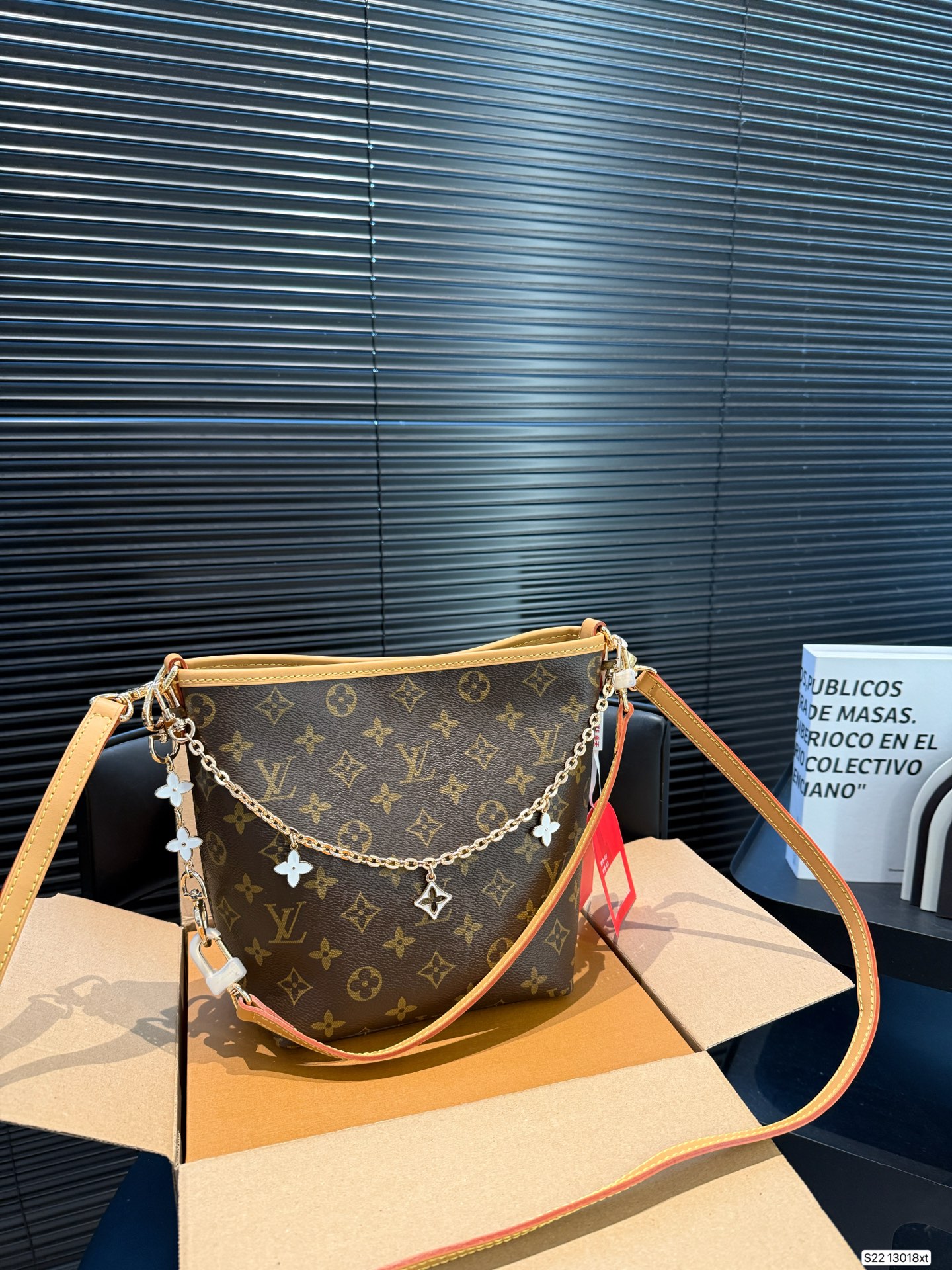 LV Chain Bucket Bag - cnluxepick