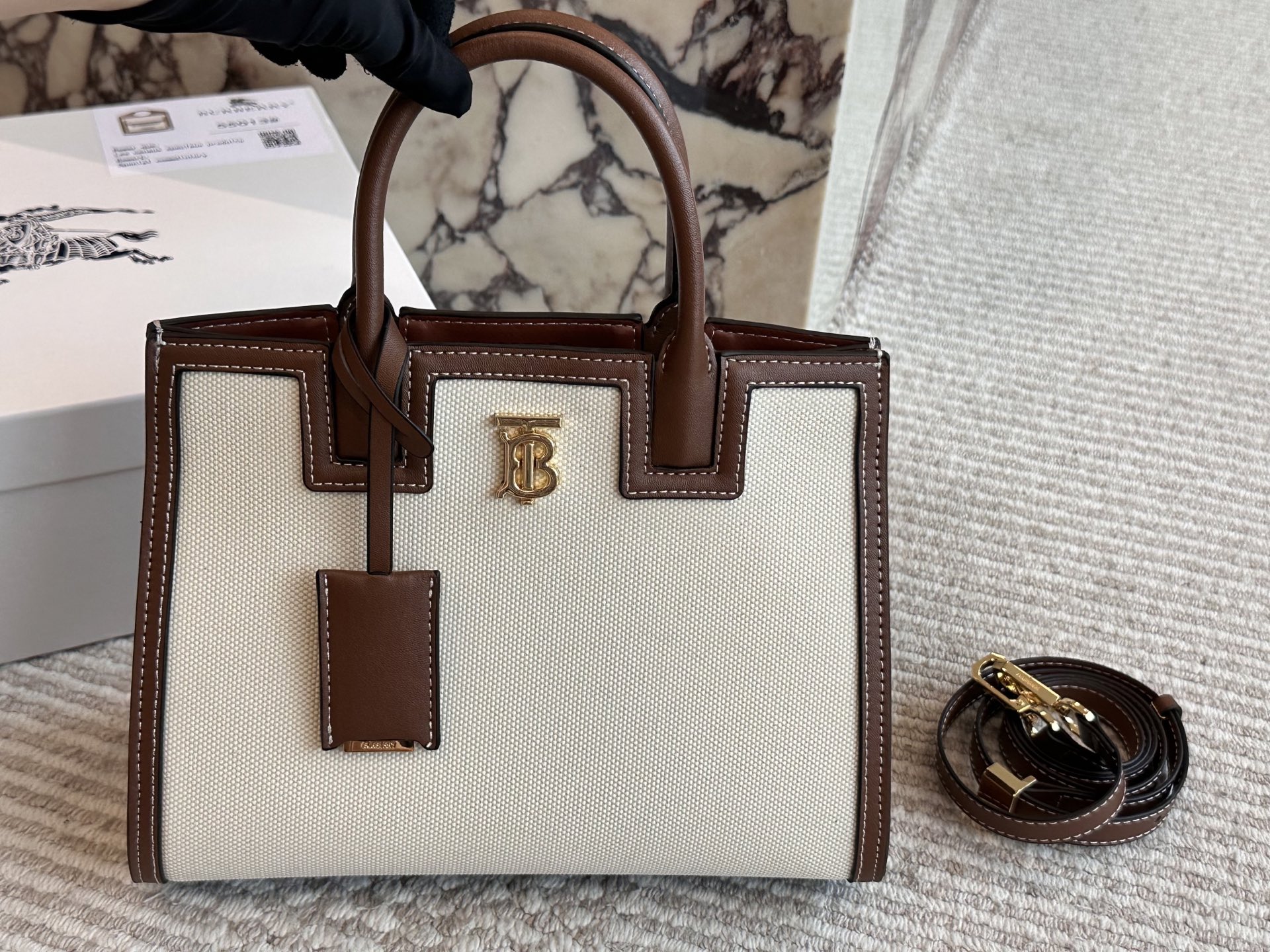 Burberry's stylish and stylish handbag - cnluxepick