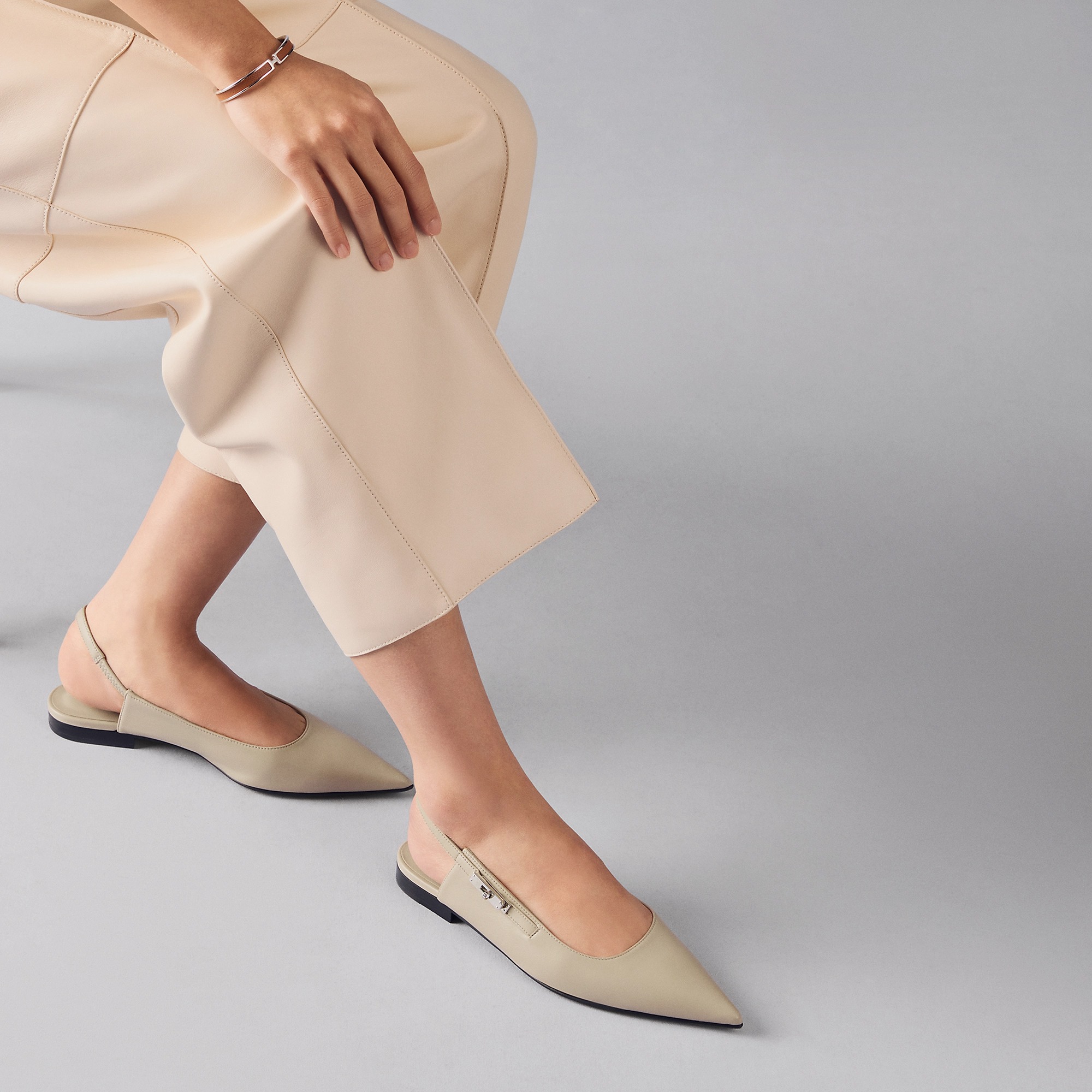 Flat shoes