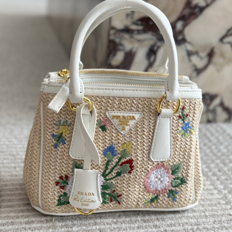 Prada Beautiful straw bag - cnluxepick