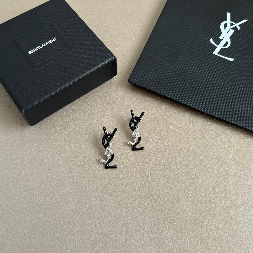 High-end light luxury style fashionable style letter stud earrings texture earrings for women - cnluxepick