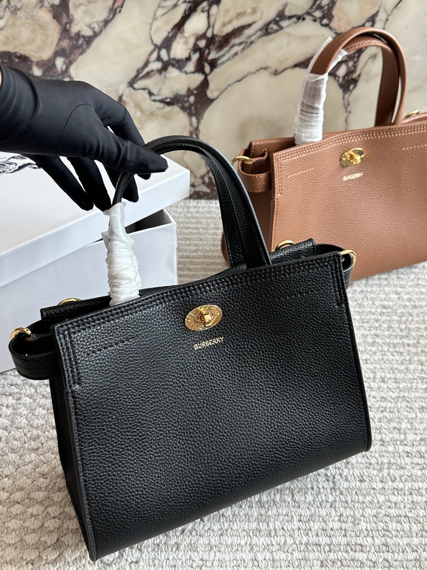 Burberry Commuter Tote Bag - cnluxepick