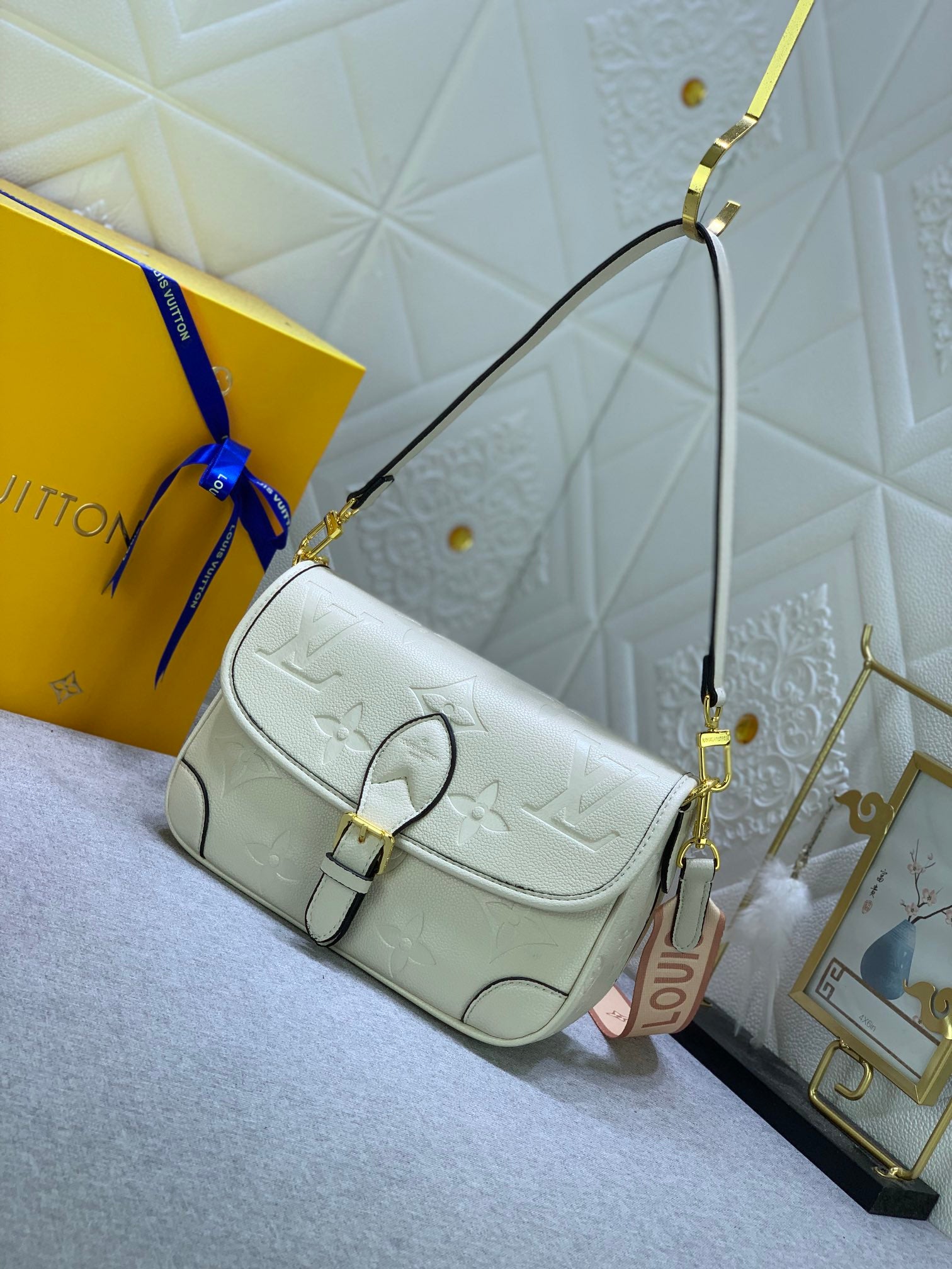 Louis Vuitton Diane Monogram In Cream 23Cm M46386
