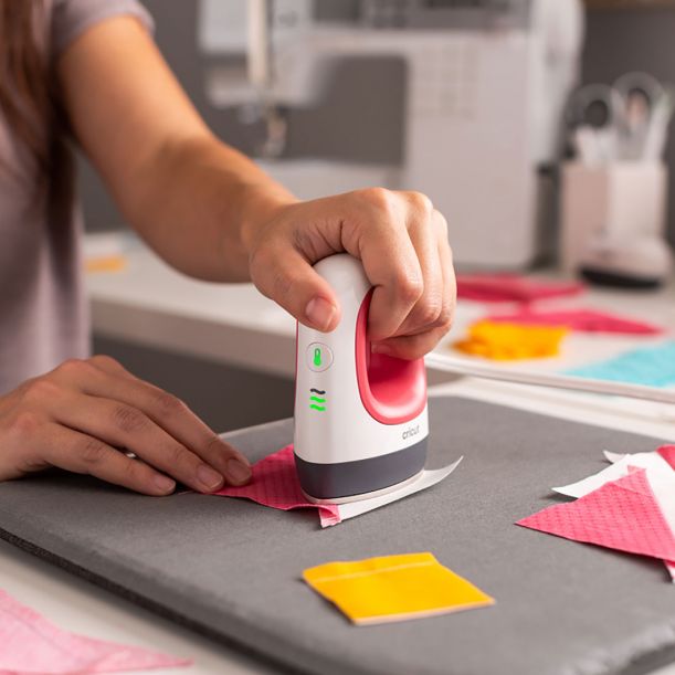 2026 EasyPress MiniTM, Raspberry + Essentials Iron -On Bundle