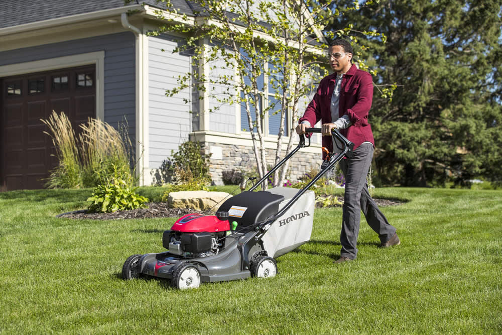 HONDA 21 In. Nexite Deck Self Propelled 4-in-1 Versamow Hydrostatic Lawn Mower with GCV200 Engine Auto Choke and Roto-stop HRX217HYA