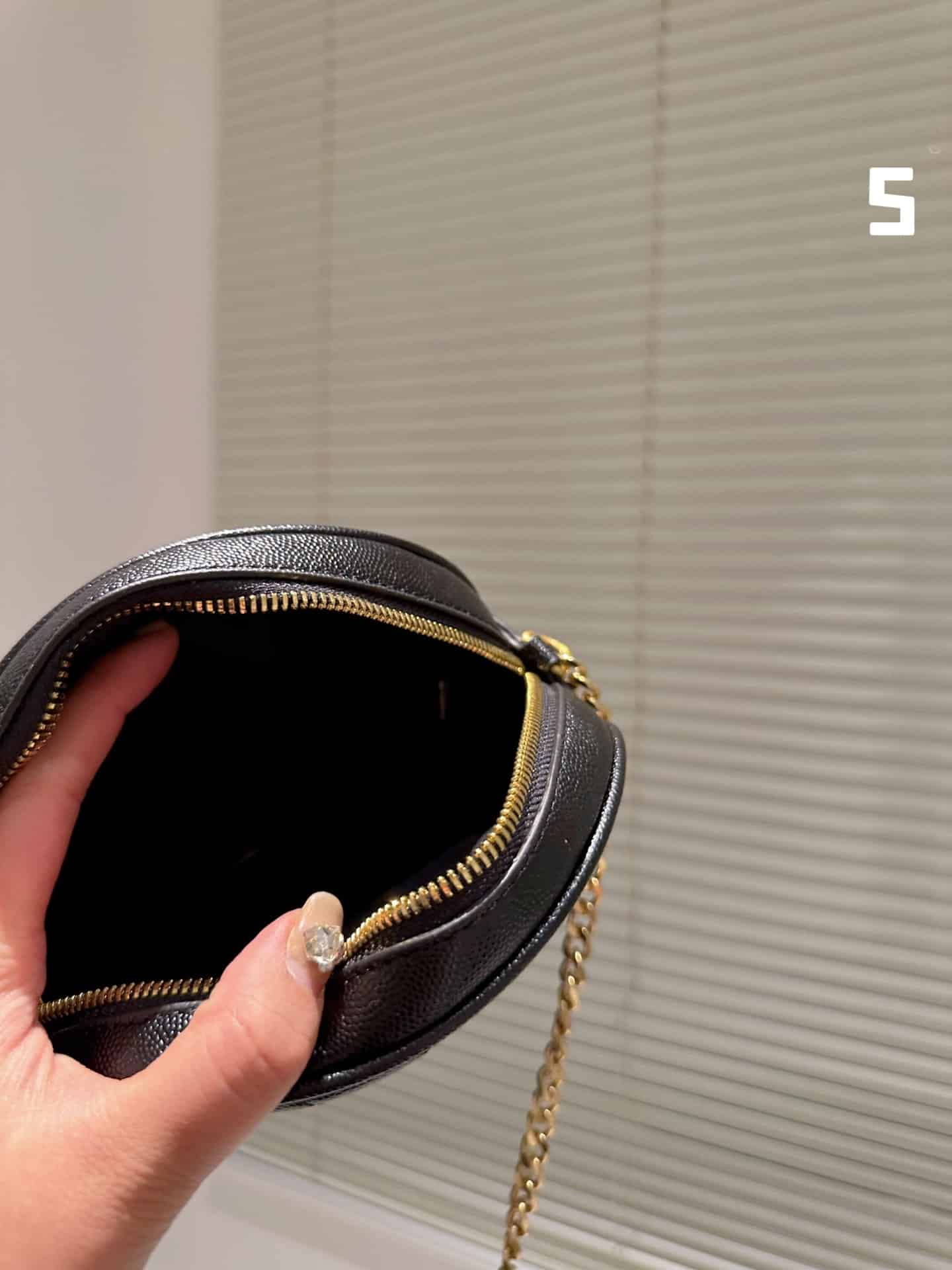 Saint Laurent Vinyle Round Camera Bag In Chevron Quilted Grain De Poudre Embossed Leather 18Cm