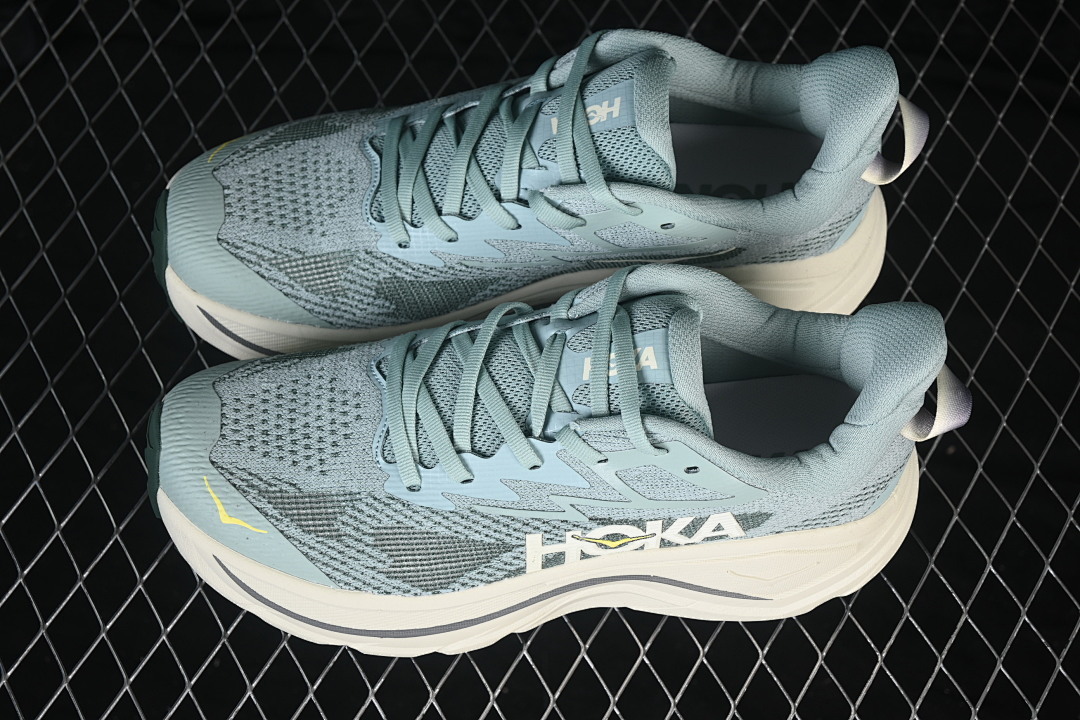 HOKA One One Challenger 8