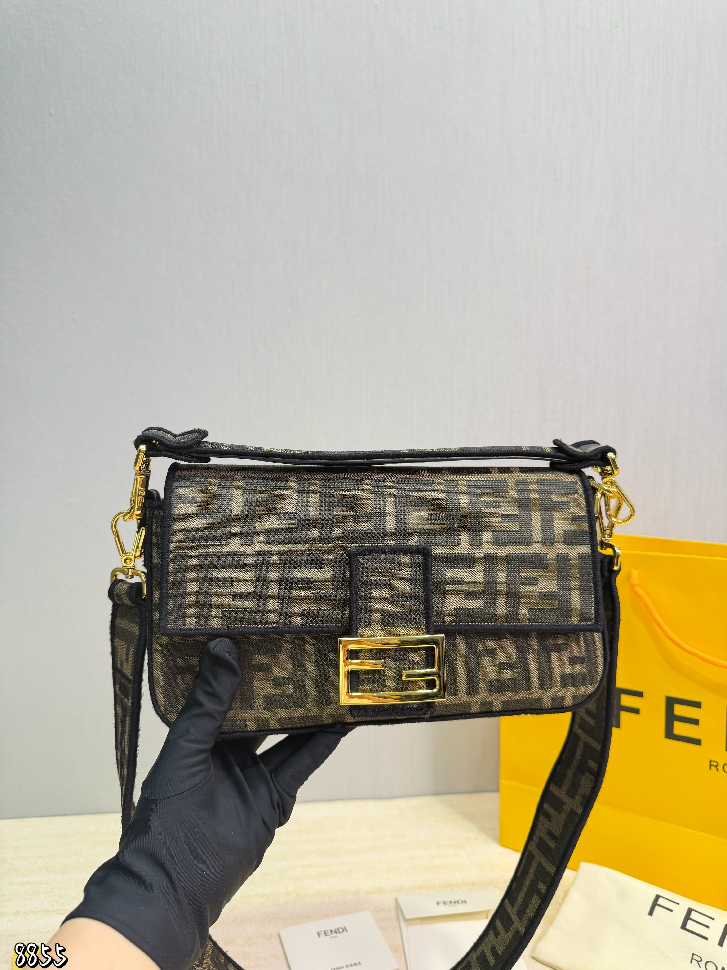 Fendi classic Baguette bag - cnluxepick