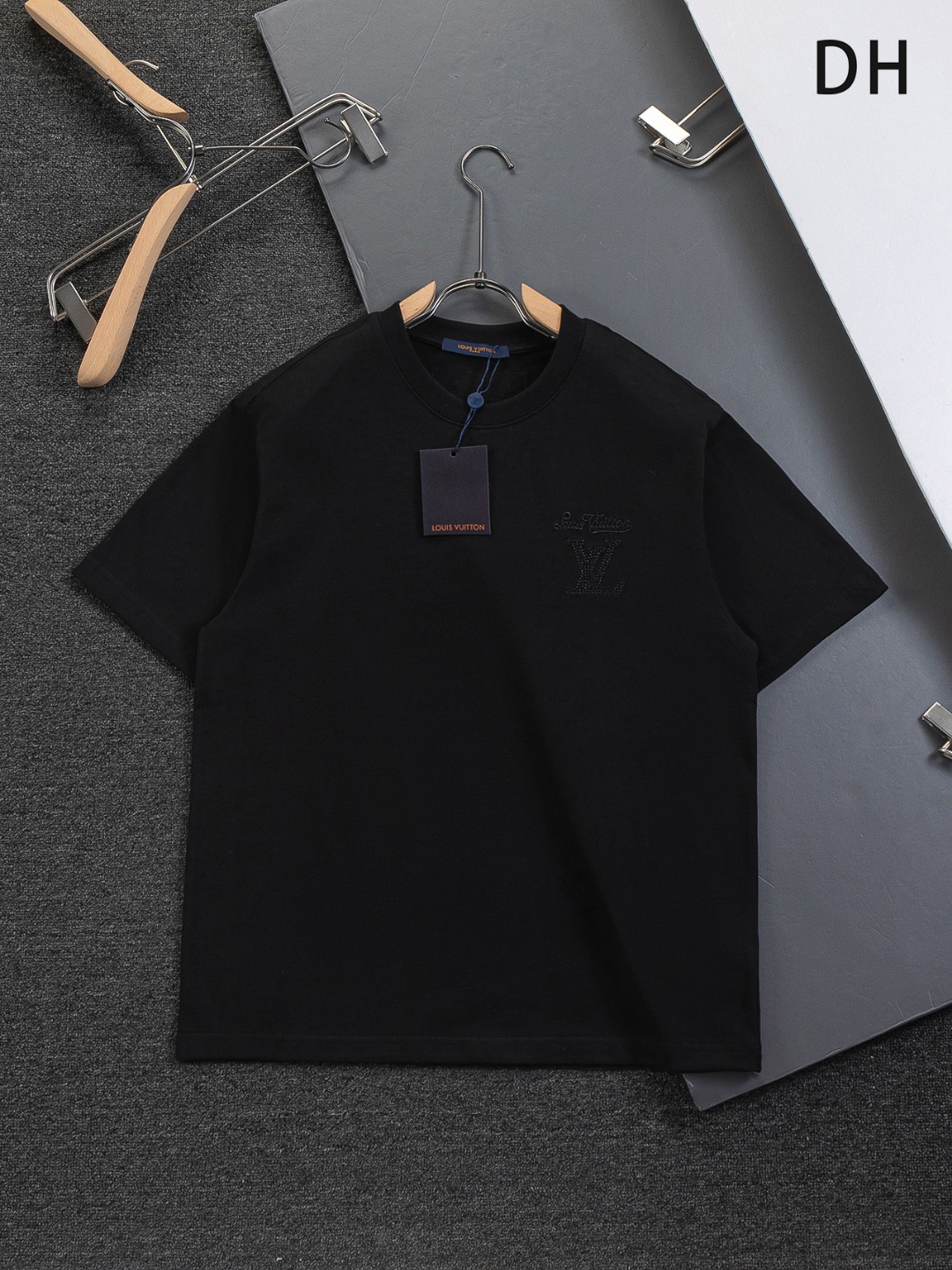 LV Minimalist Embroidered Crew Neck Short Sleeve T-Shirt - cnluxepick