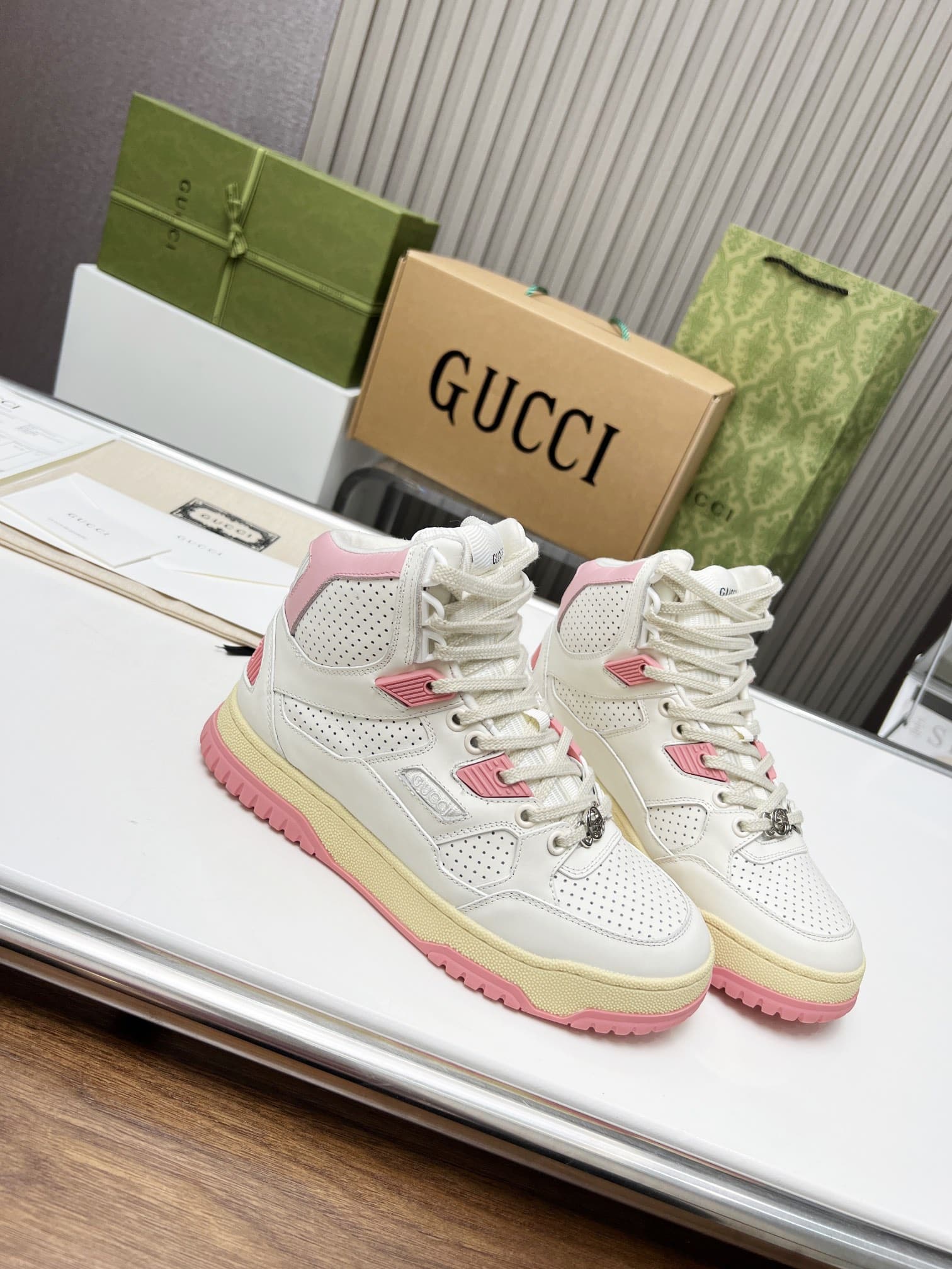 Gucci Women’S High Top Distressed Effect Sneaker Pink