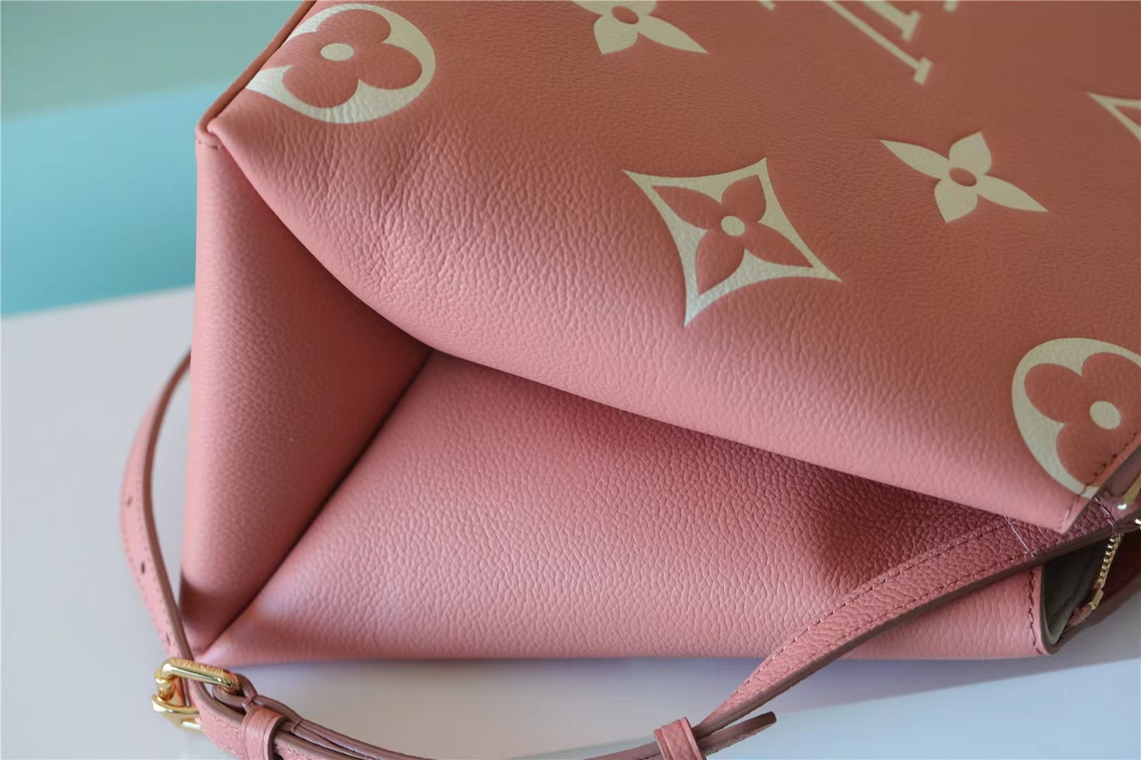 Louis Vuitton Grand Palais Monogram Pattern Pink 13.4In/34Cm