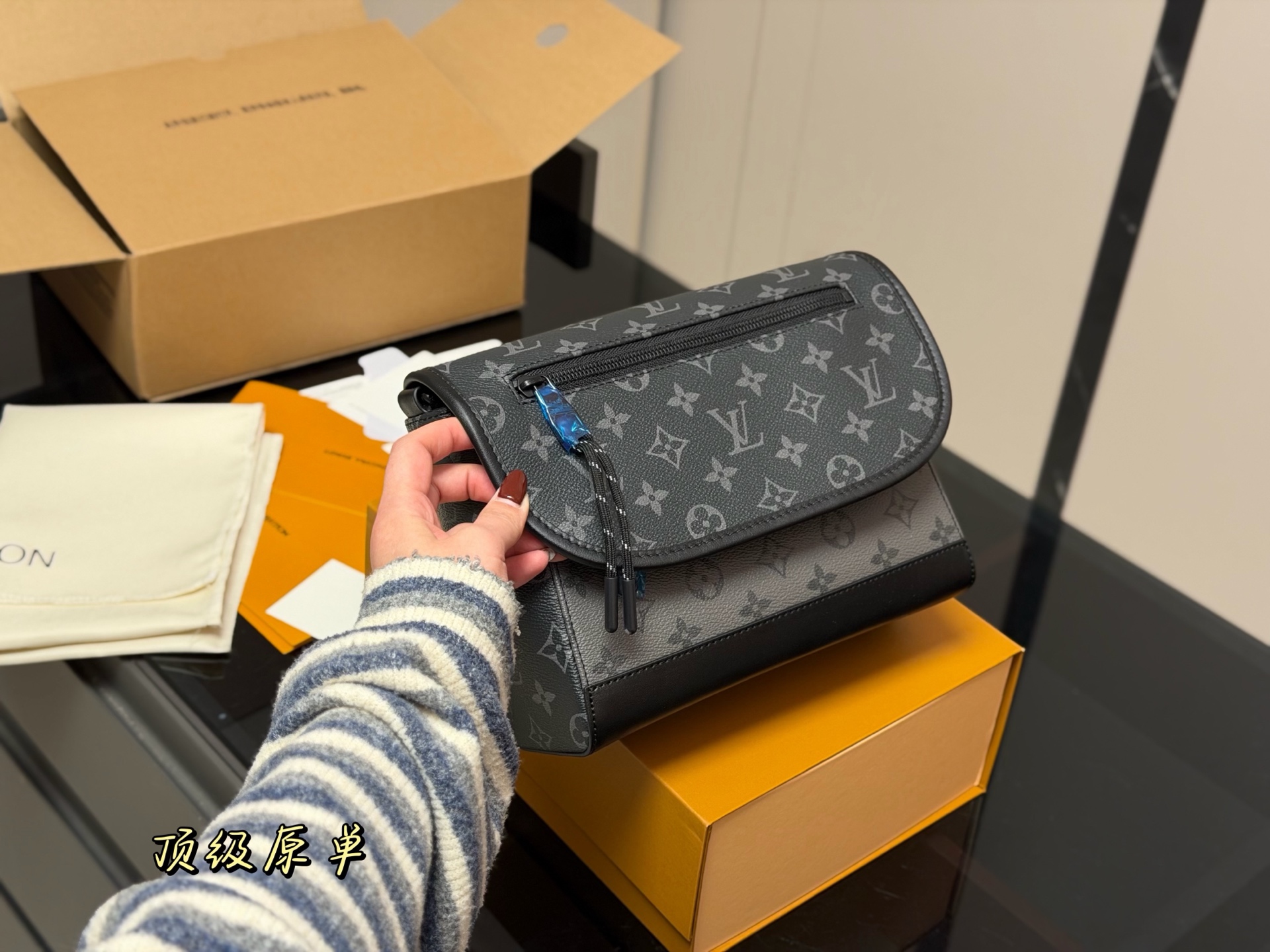 LV Men's Camera Bag - cnluxepick