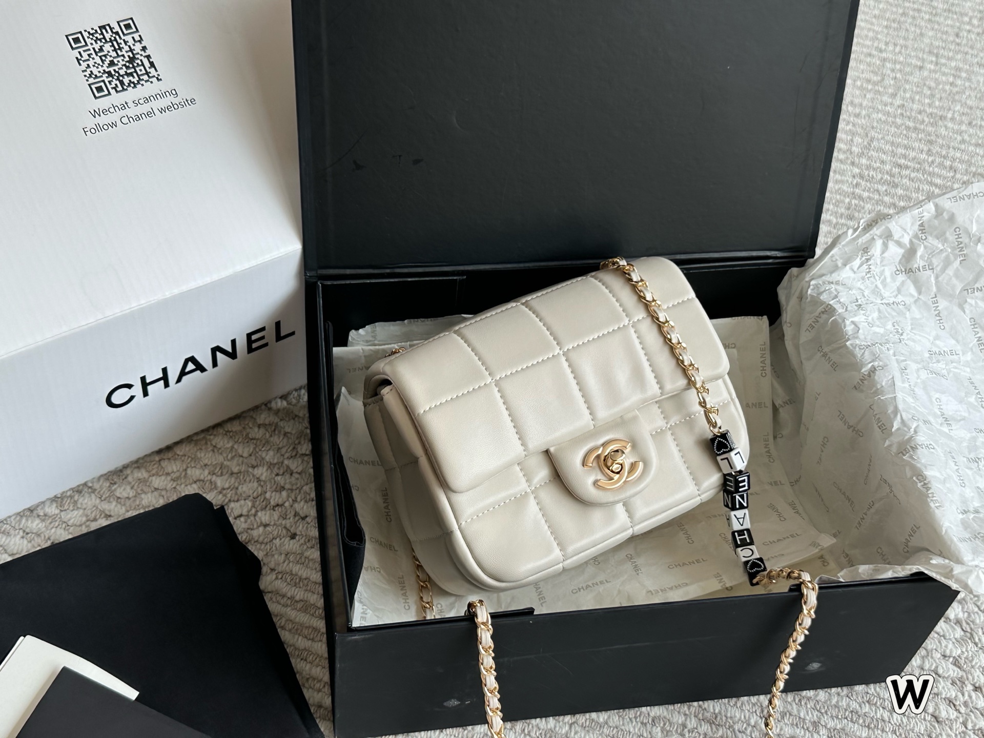 Chanel's new square bag with chain - cnluxepick