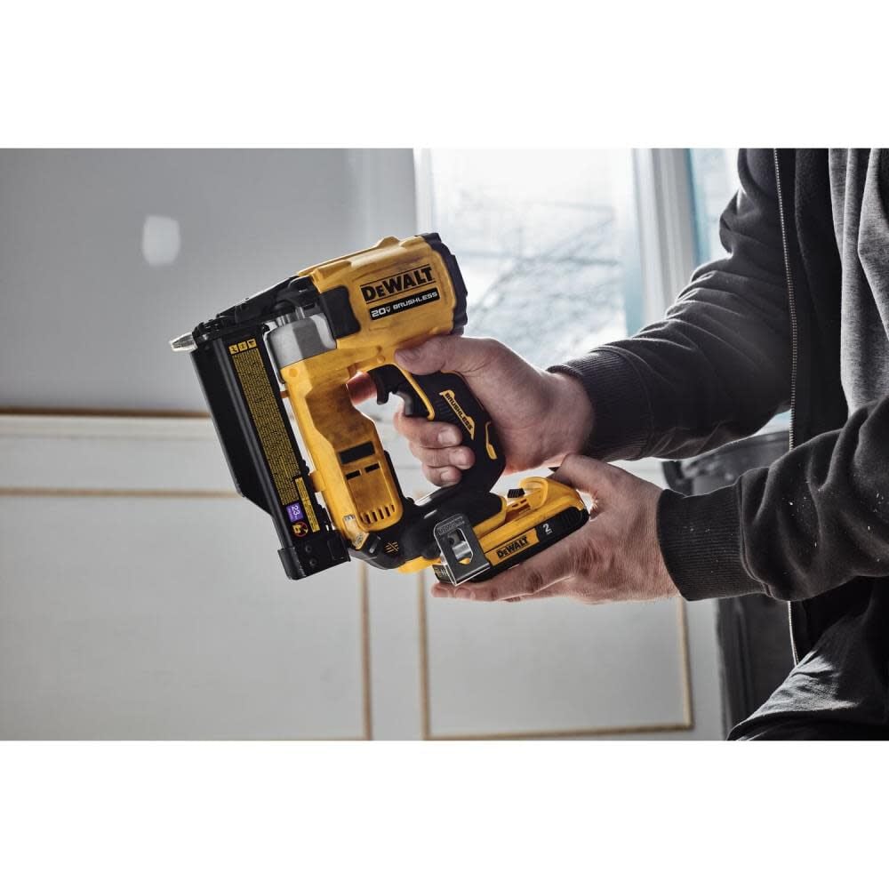 DEWALT ATOMIC Compact Series 20V MAX Pin Nailer 23 Gauge Kit DCN623D1