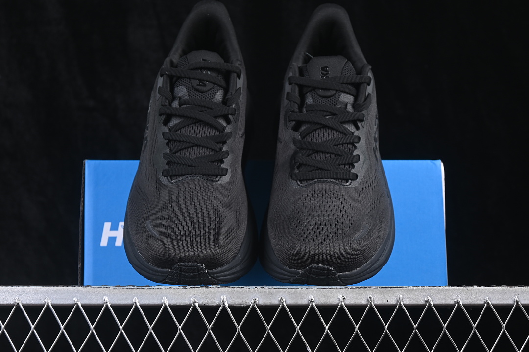 HOKA One One Clifton 11