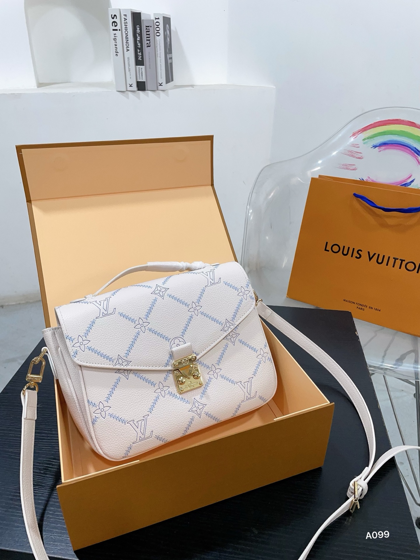 Lv New Messenger Bag - cnluxepick