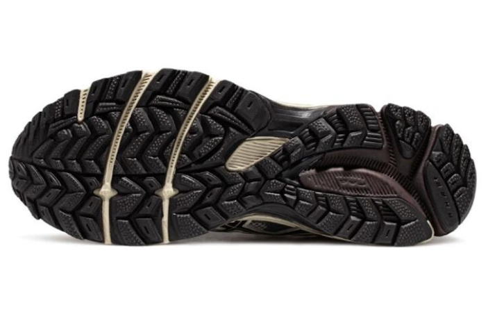 ASICS Gel-Kahana 8 Cream and Black 1011B895-020