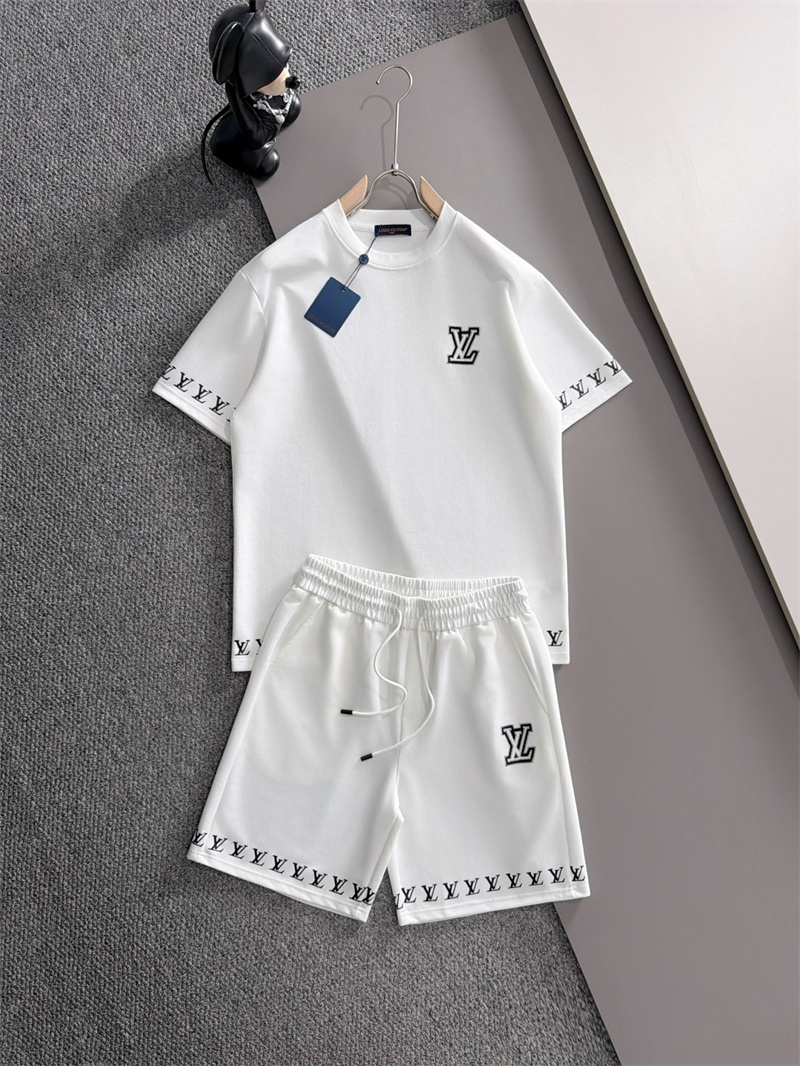 逸品 グラフィック ルイヴィトンTシャツセットアップ スーパーコピー半袖 ユニークなプリント ギフトにも