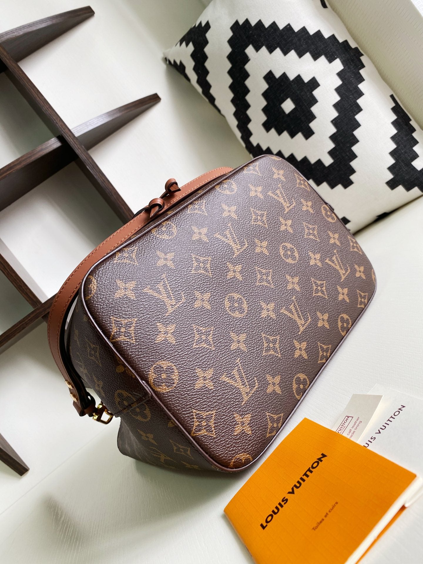 Louis Vuitton Neonoe Mm Brown