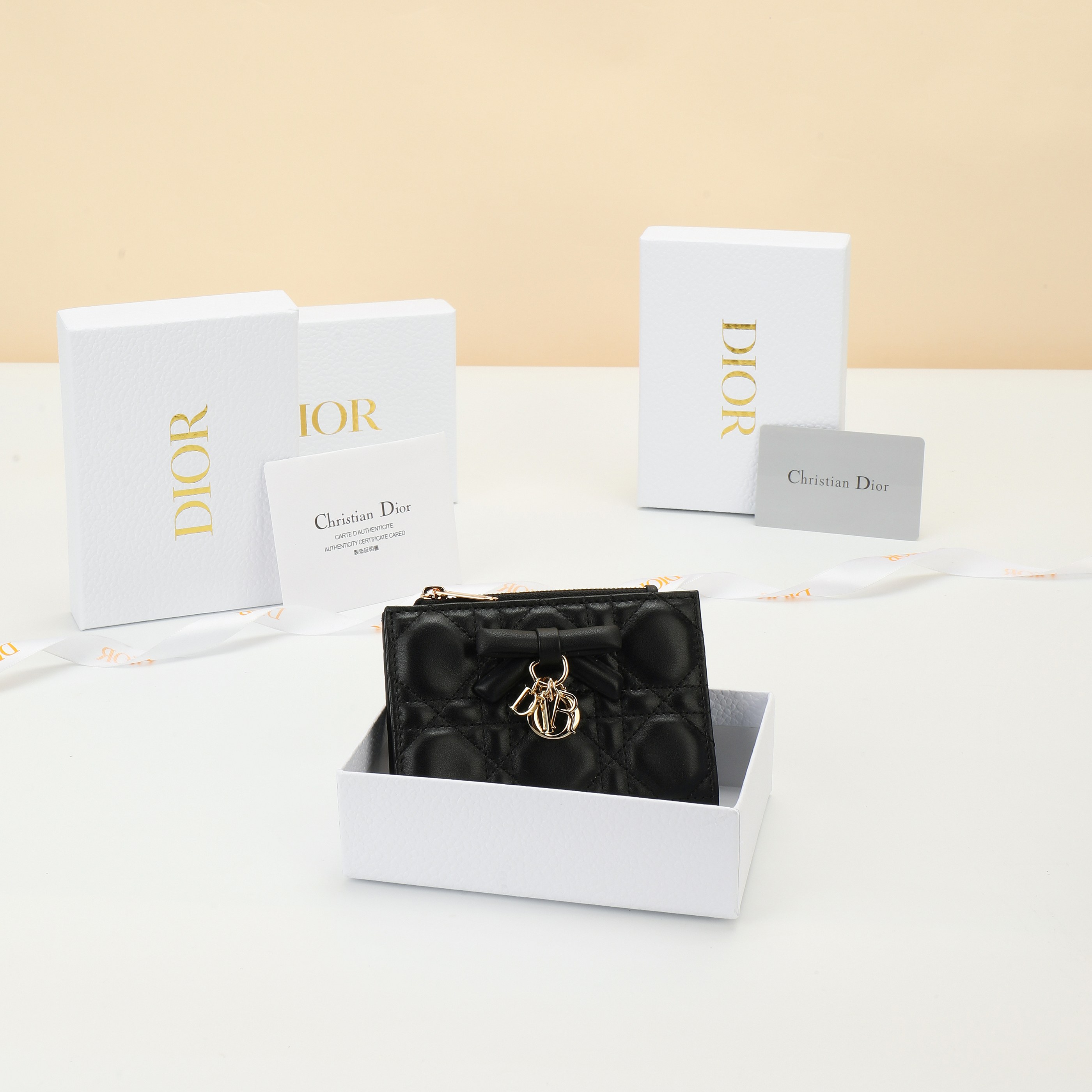 26SS新作 Lady Dior Dahlia ディオール カードケース コピー S2605OUQA_M19N_TU