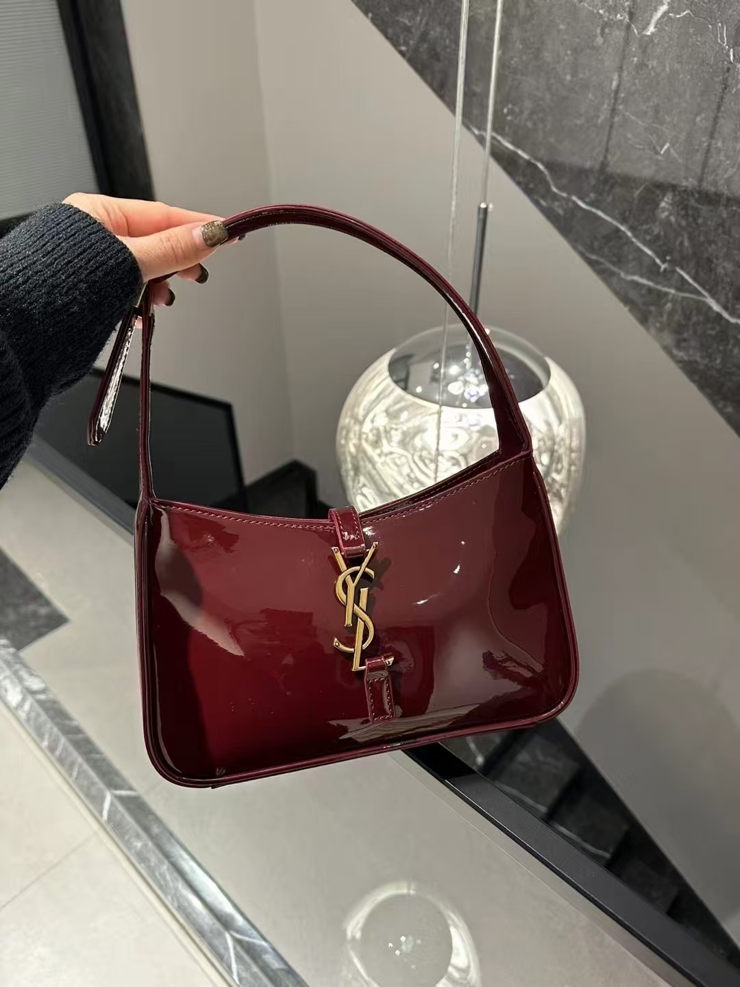 YSL HOBO Patent leather armpit bag - cnluxepick