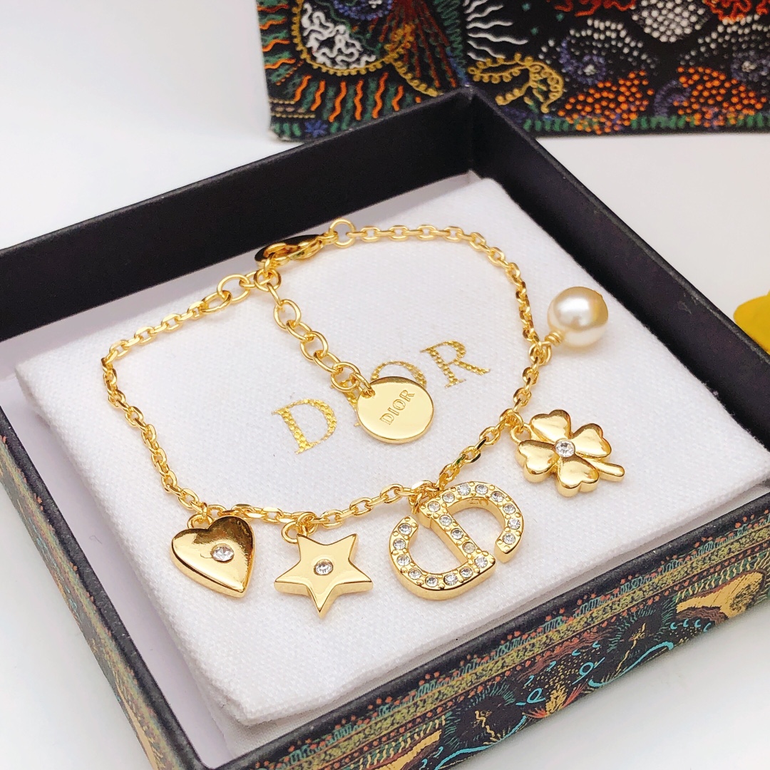 Dior's new four-leaf clover heart star bracelet - cnluxepick