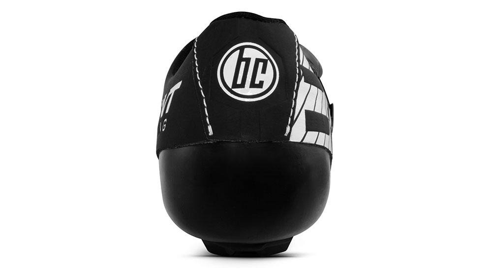 Riot+ Black/White 44.5 / 10 / Standard
