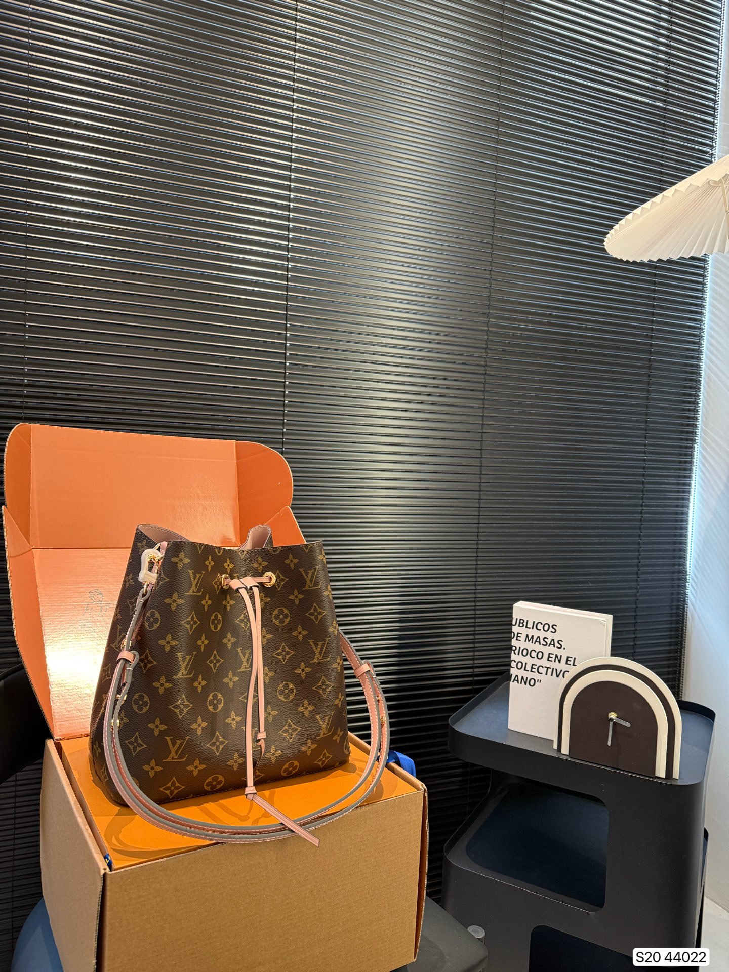 LV champagne bucket bag - cnluxepick