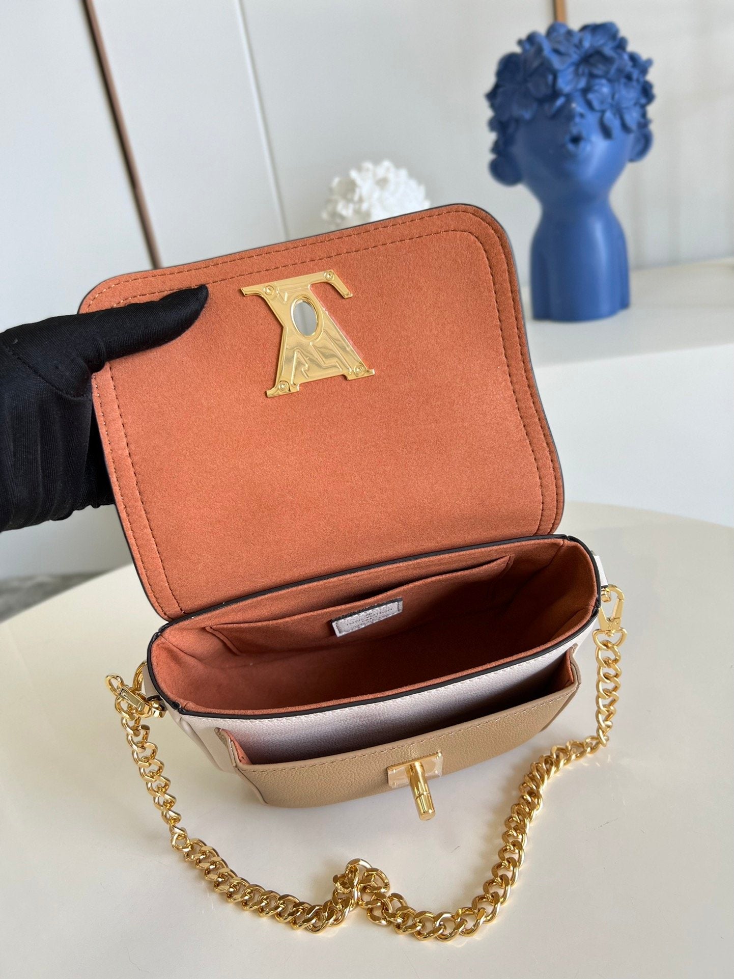 Louis Vuitton Lockme Tender 19Cm Quartz White Bag