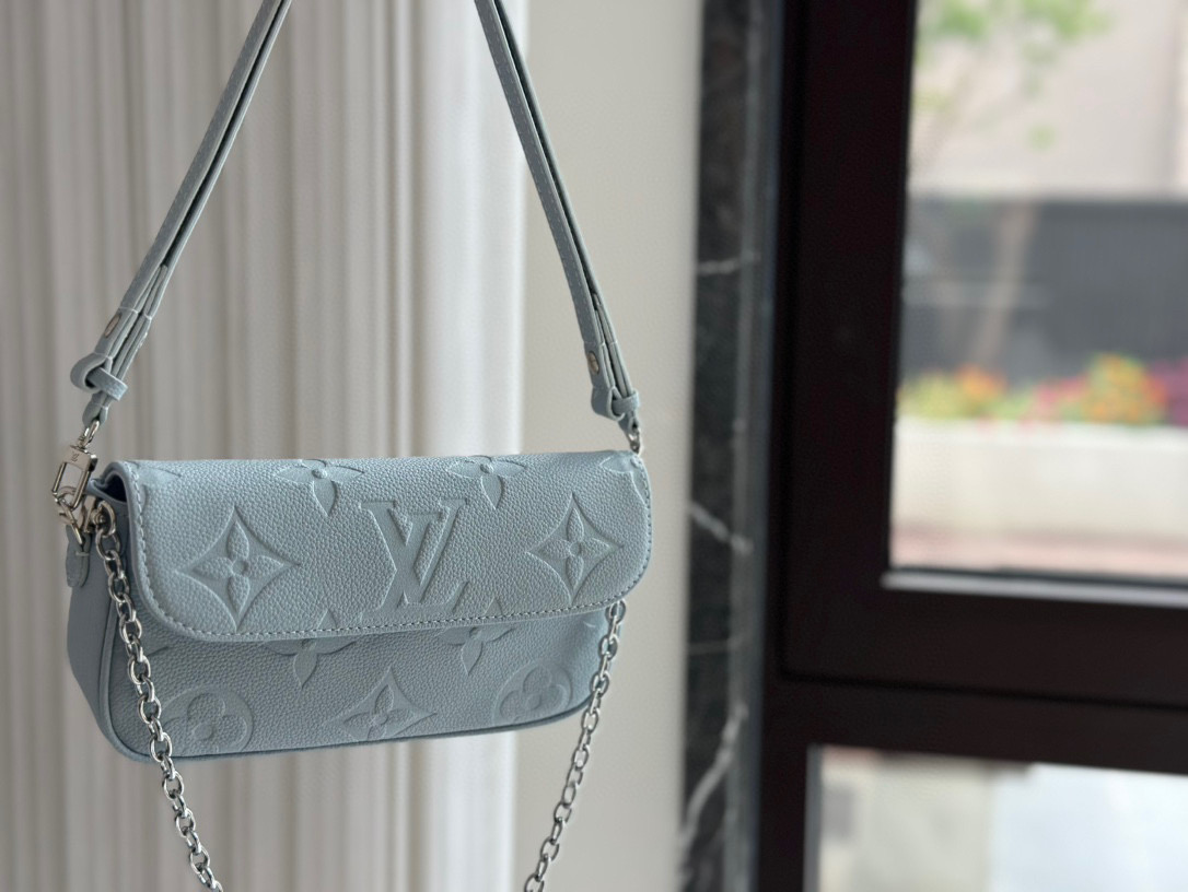 LV blue ivy woc mahjong bag - cnluxepick