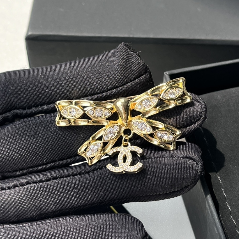 Chanel Cc Bowtie Brooch Gold