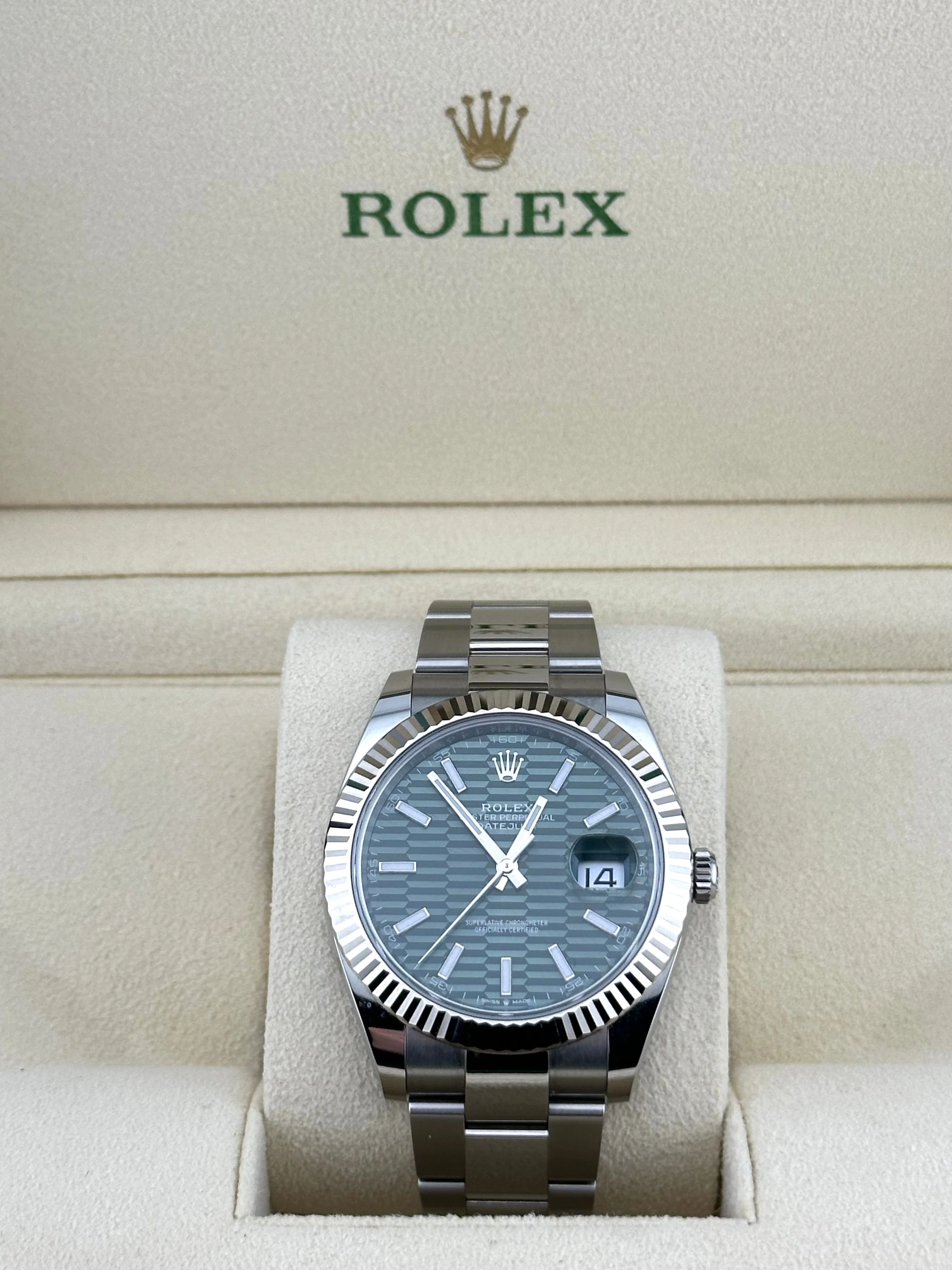 Rolex Datejust 41 126334 Stainless Steel Green Motif Dial Oyster