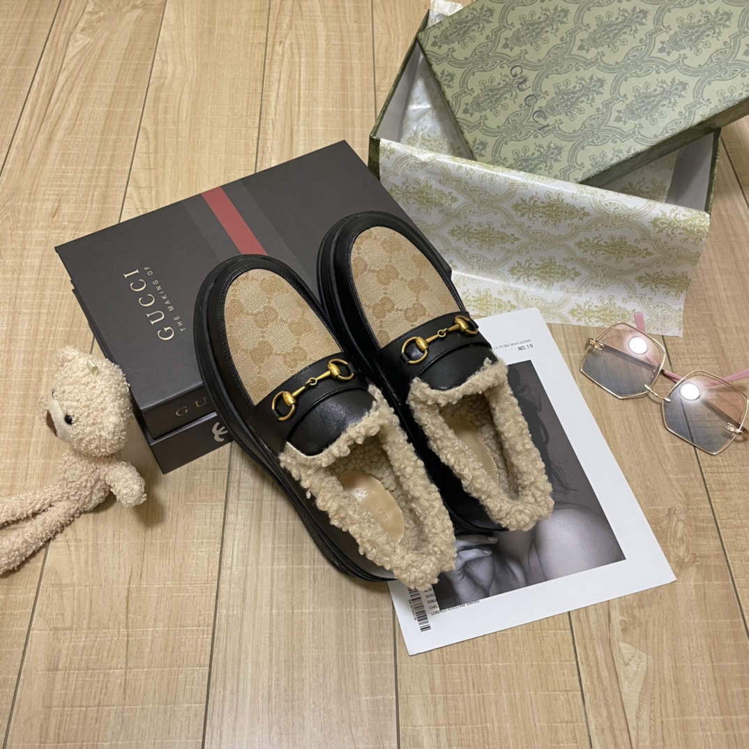 Gucci Fleece Collar Loafers Gg Beige And Black Leather