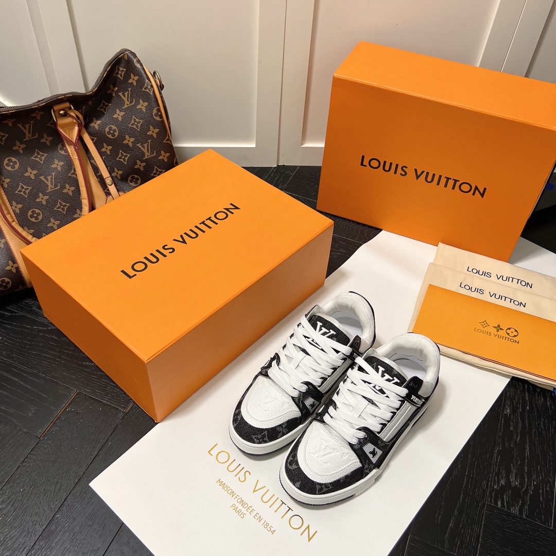 Louis Vuitton Trainer Sneakers Black And White 1A9Jgb