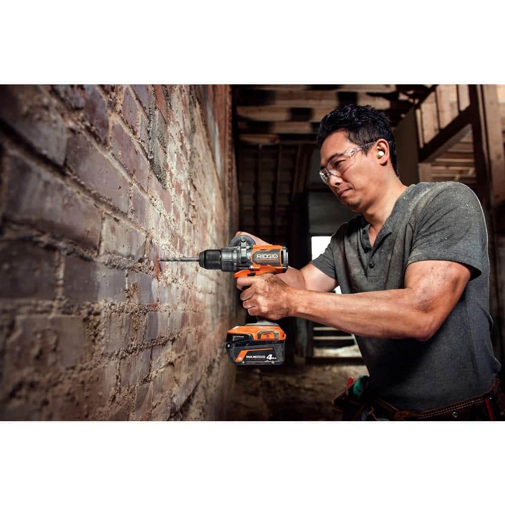 Ridgid 18V Lithium-Ion MAX Output (2) 4.0 Ah Batteries and Charger Kit AC9540-AC840040