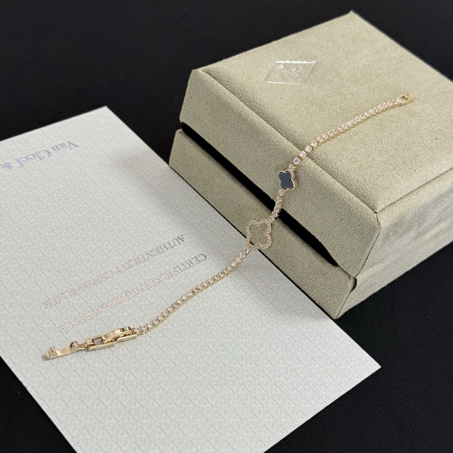 Van Cleef & Arpels Four-Leaf Clover Bracelet - cnluxepick