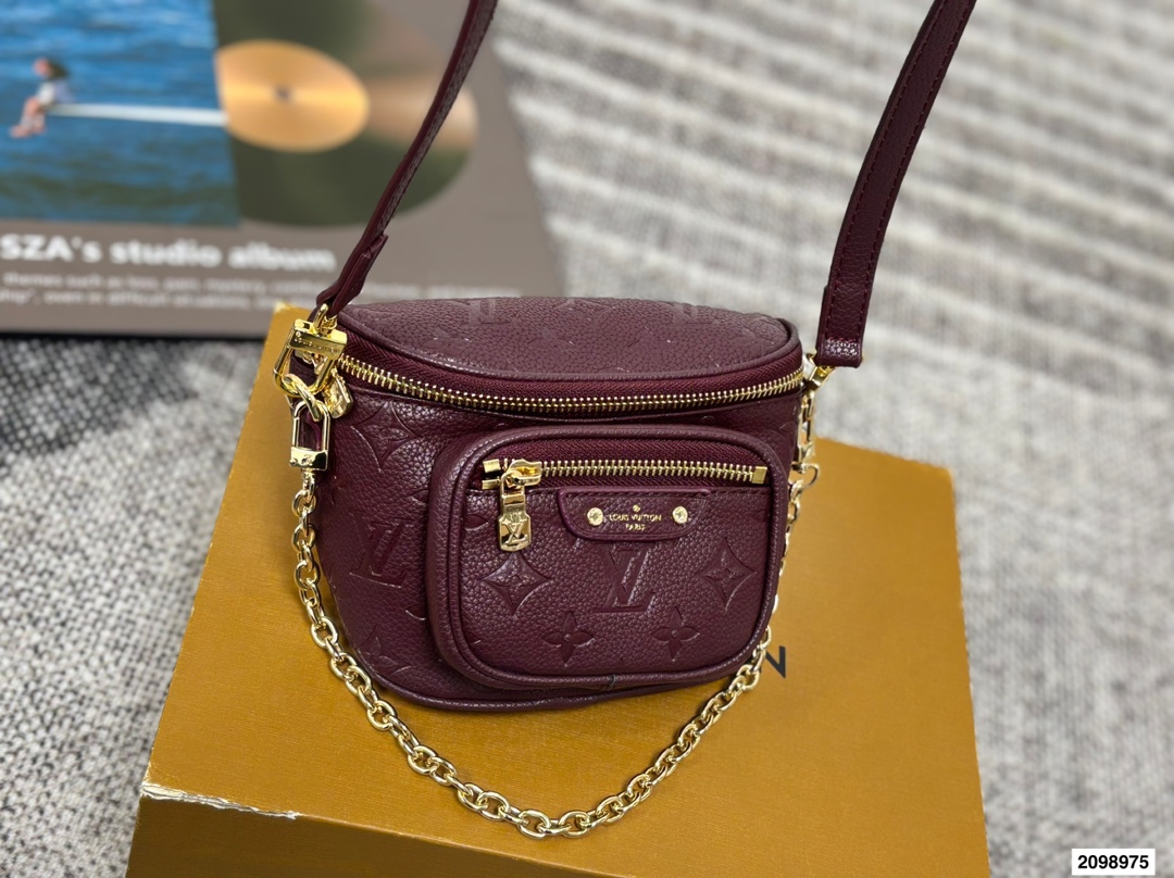 LV chain chest bag - cnluxepick