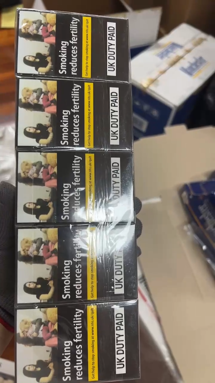 Benson & Hedges Gold 20s Cigarettes x 10 Packs /1 Carton