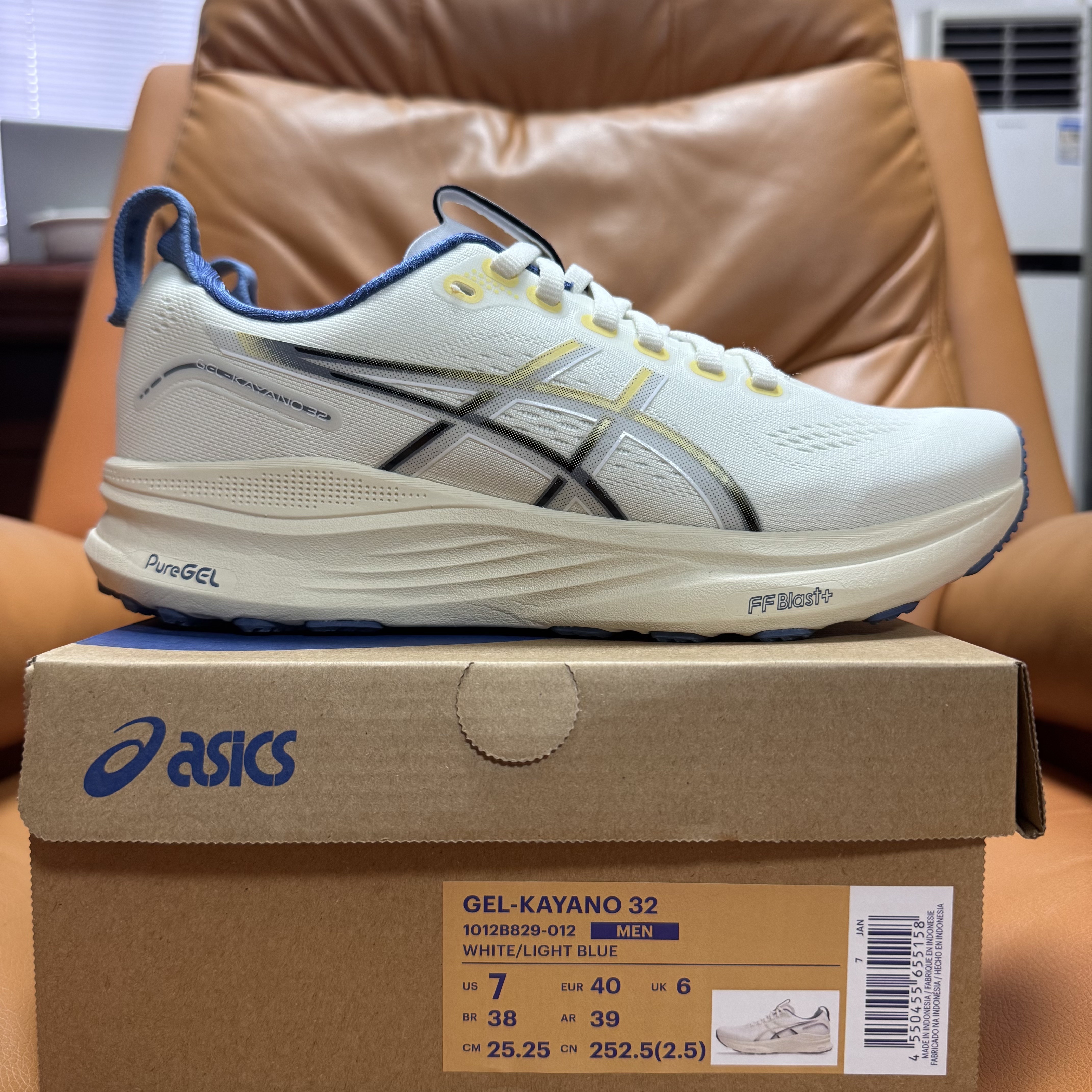 ASICS GEL-KAYANO 32 Running Shoes White/Light Blue 1012B829-012