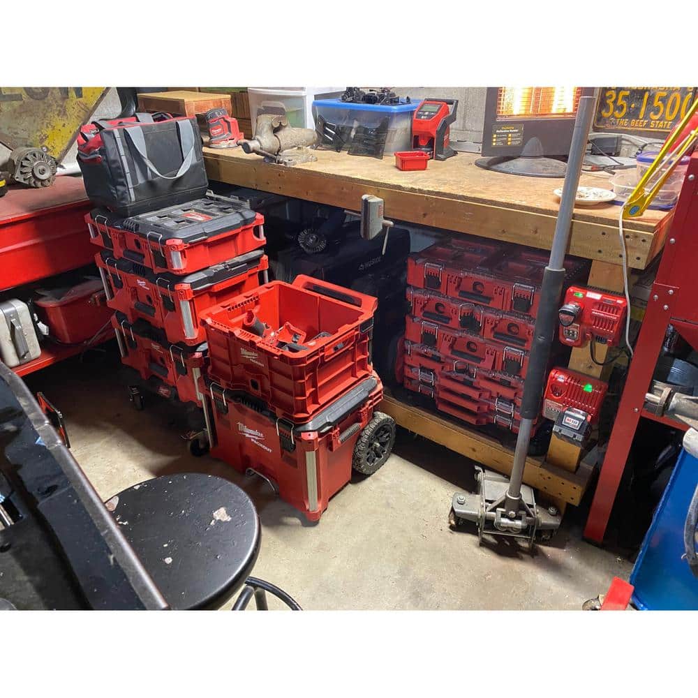 Milwaukee PACKOUT 22 in. Rolling Tool Box 48-22-8426
