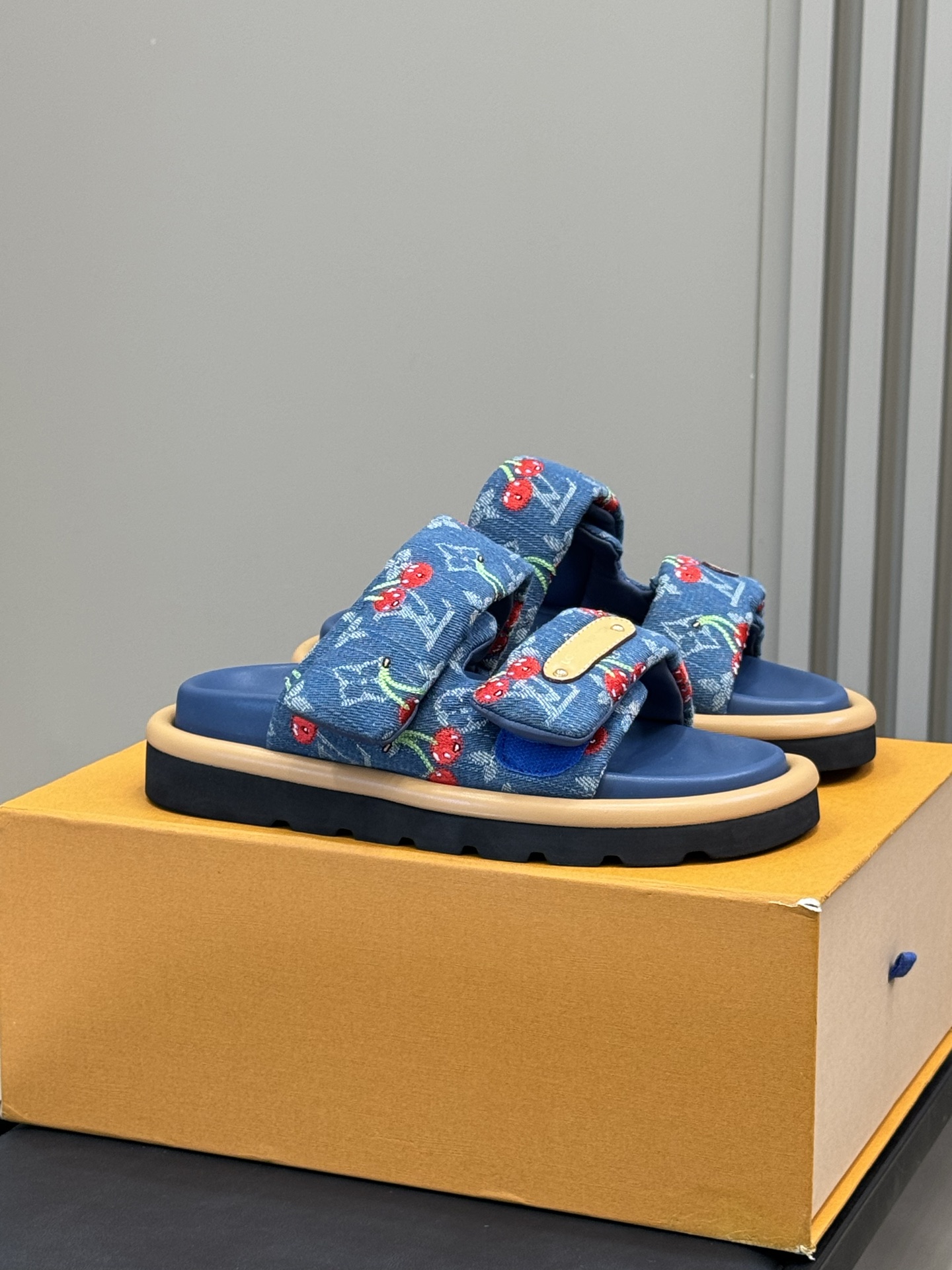 LV cherry flat slippers - cnluxepick