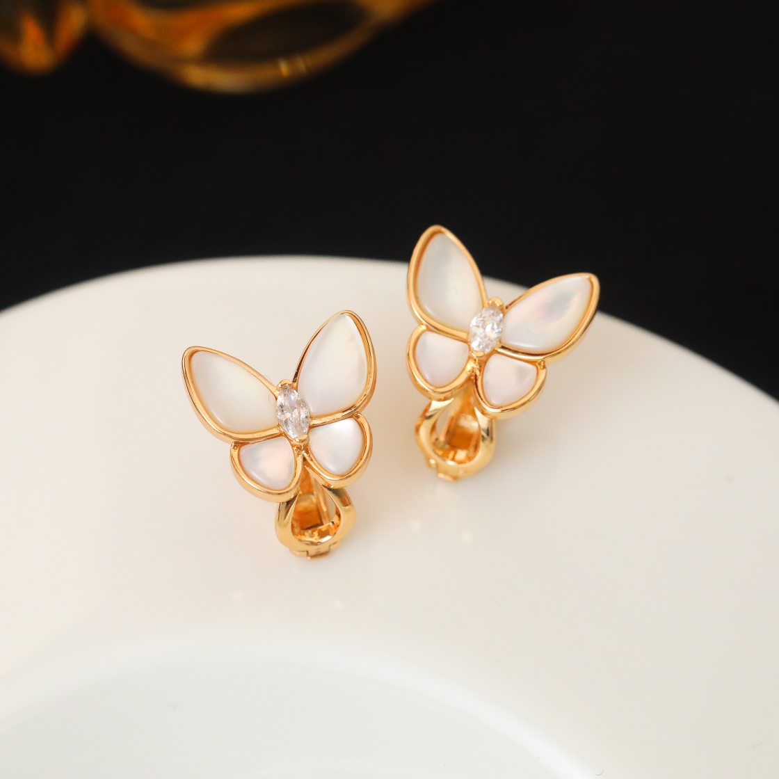 Van Cleef & Arpels butterfly earrings - cnluxepick