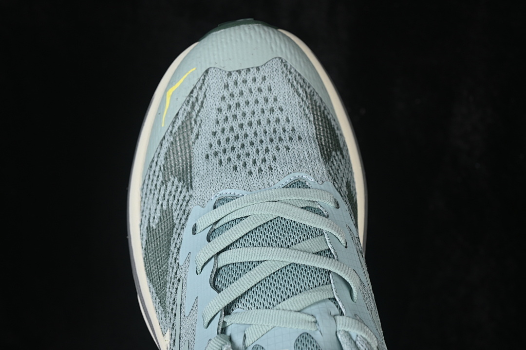 HOKA One One Challenger 8