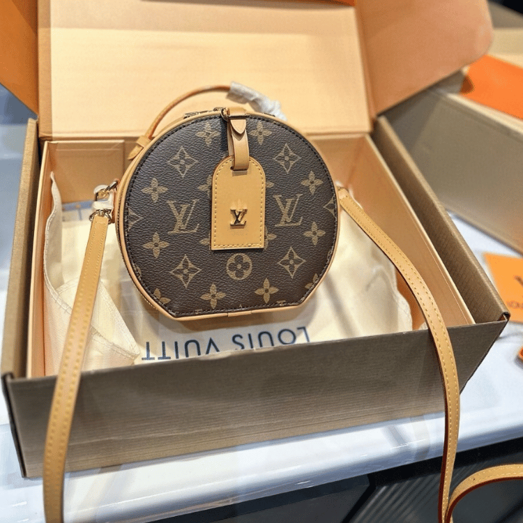 Louis Vuitton Petite Boite Chapeau Mini Monogram 7.1 Inches M44699