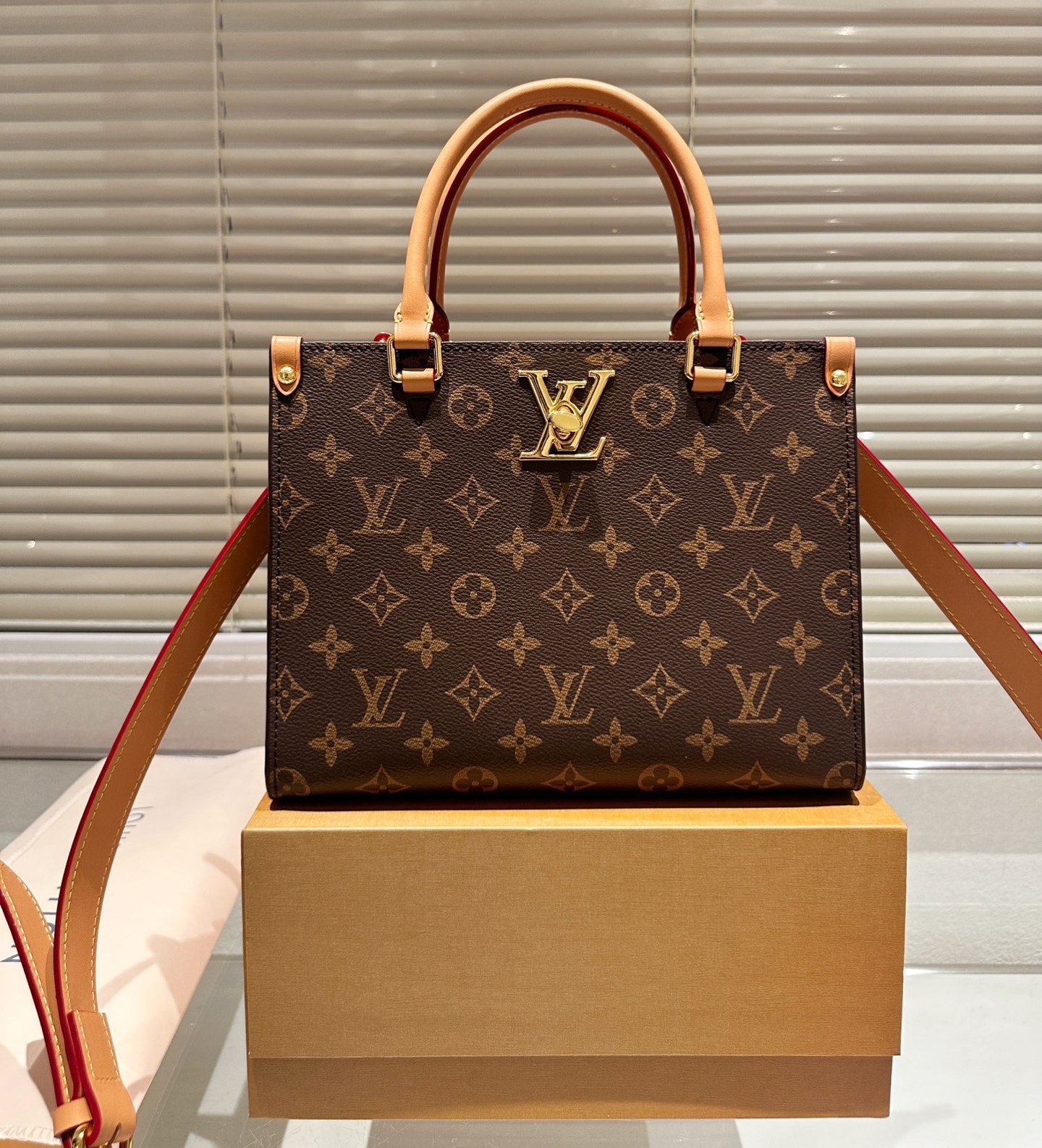 Louis Vuitton Lock Go Bag Monogram Canvas 25Cm