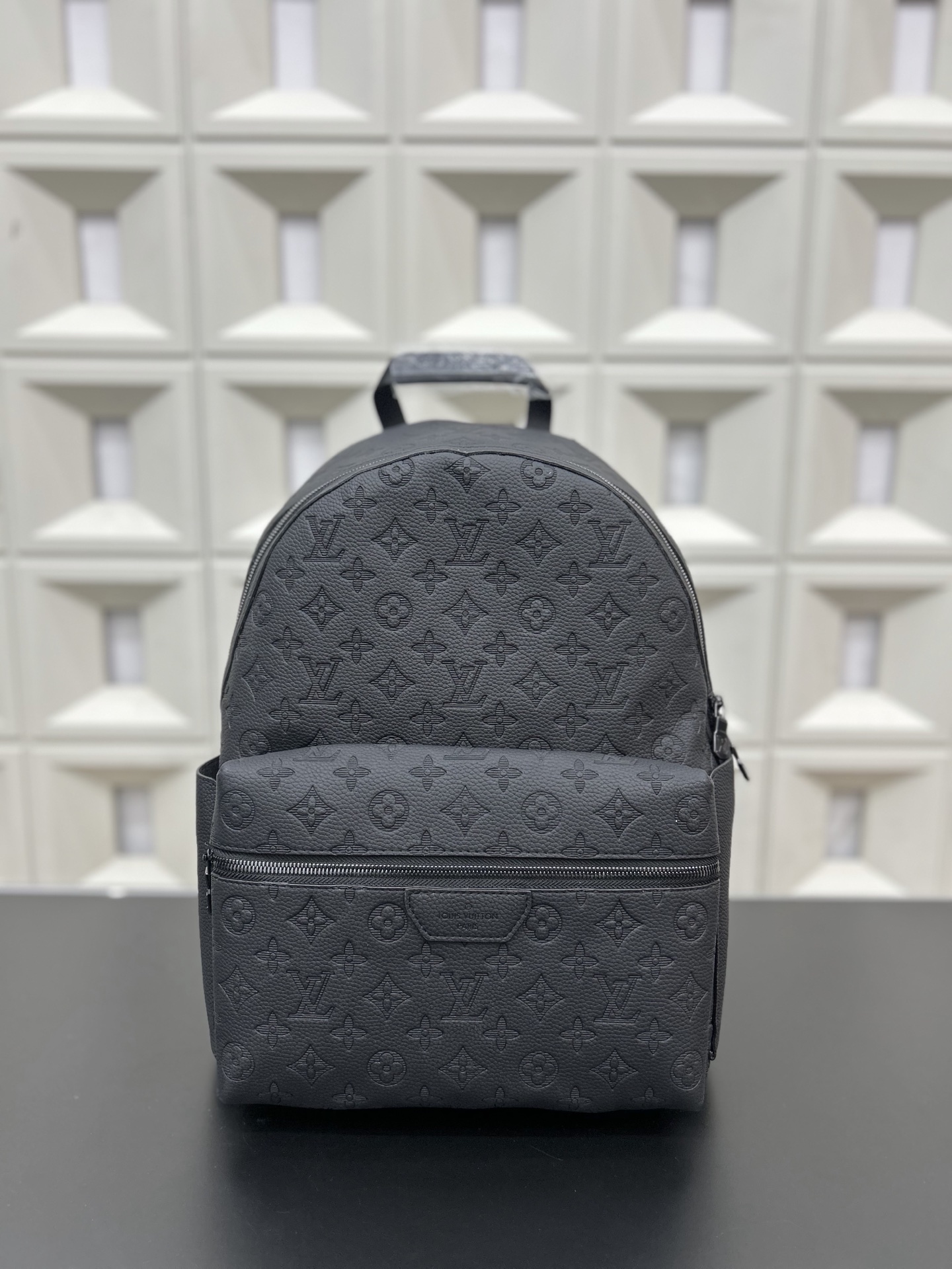 LV Discovery Backpack - cnluxepick